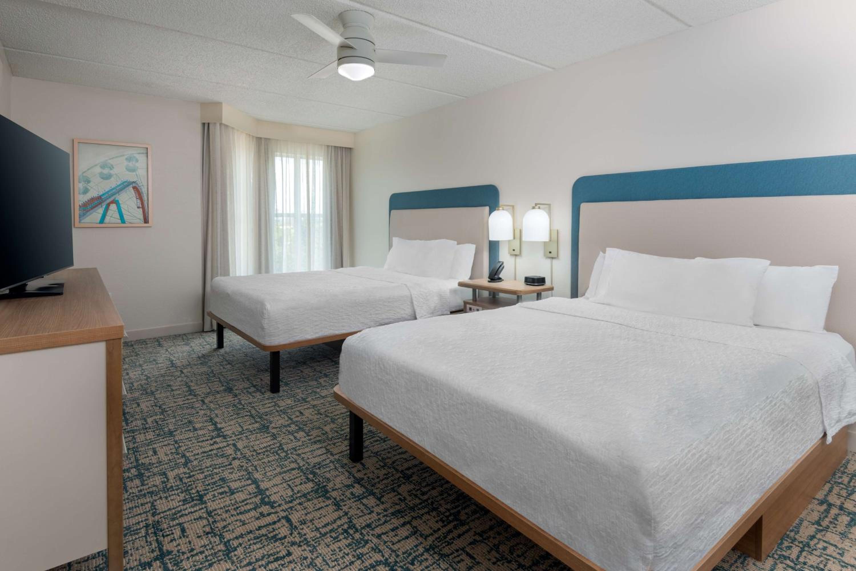 One-Bedroom Queen Suite with Two Queen Beds - Non-Smoking thumbnail 6