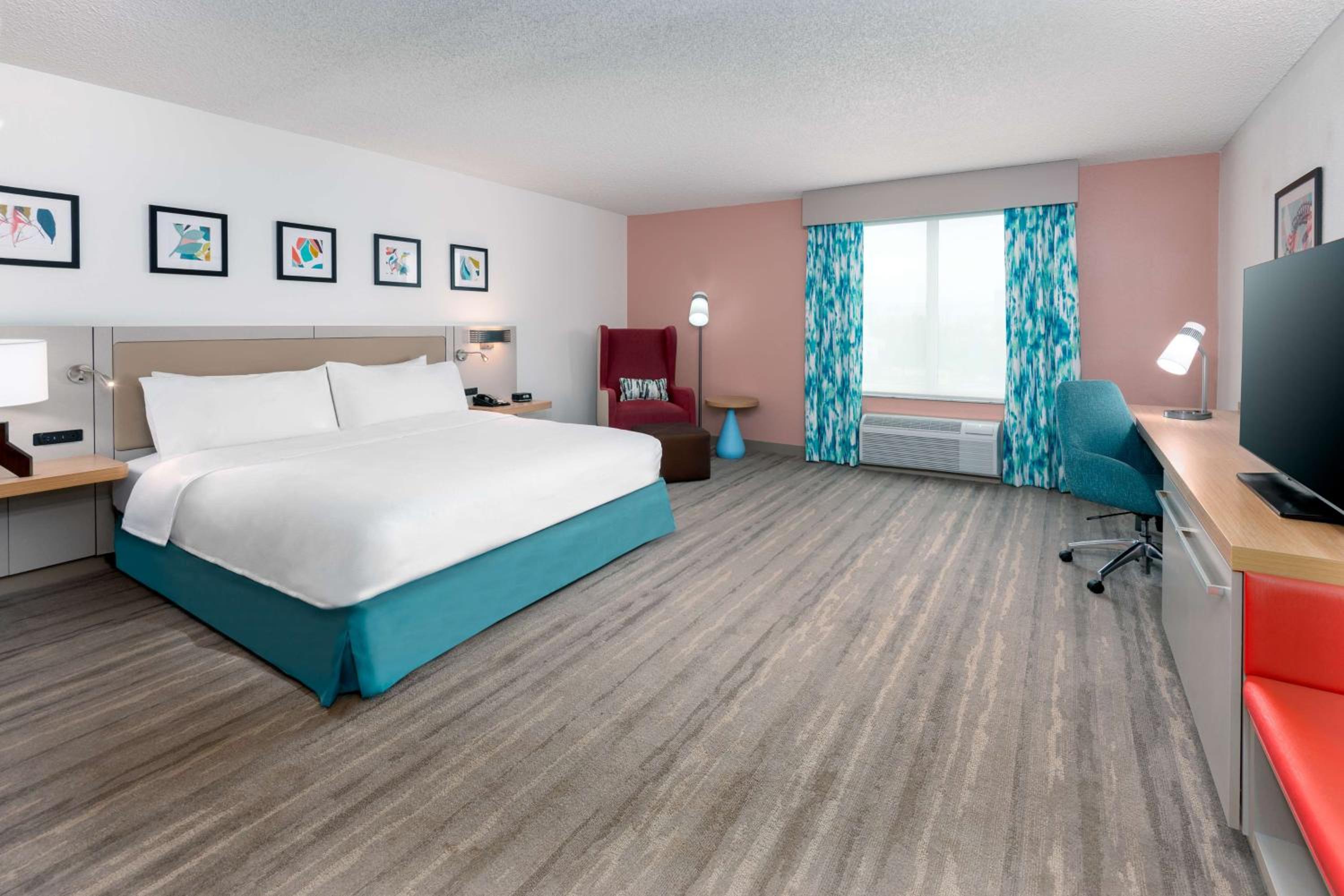 King Room with Tub - Mobility and Hearing Access