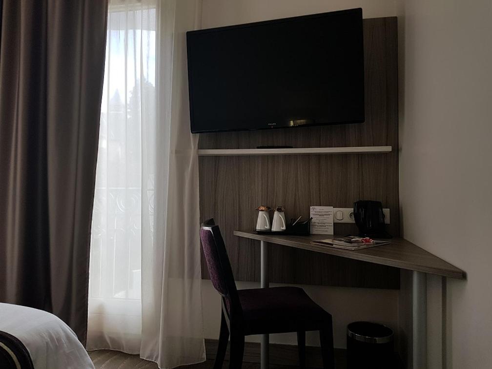 Premium Double Room - Photo 8