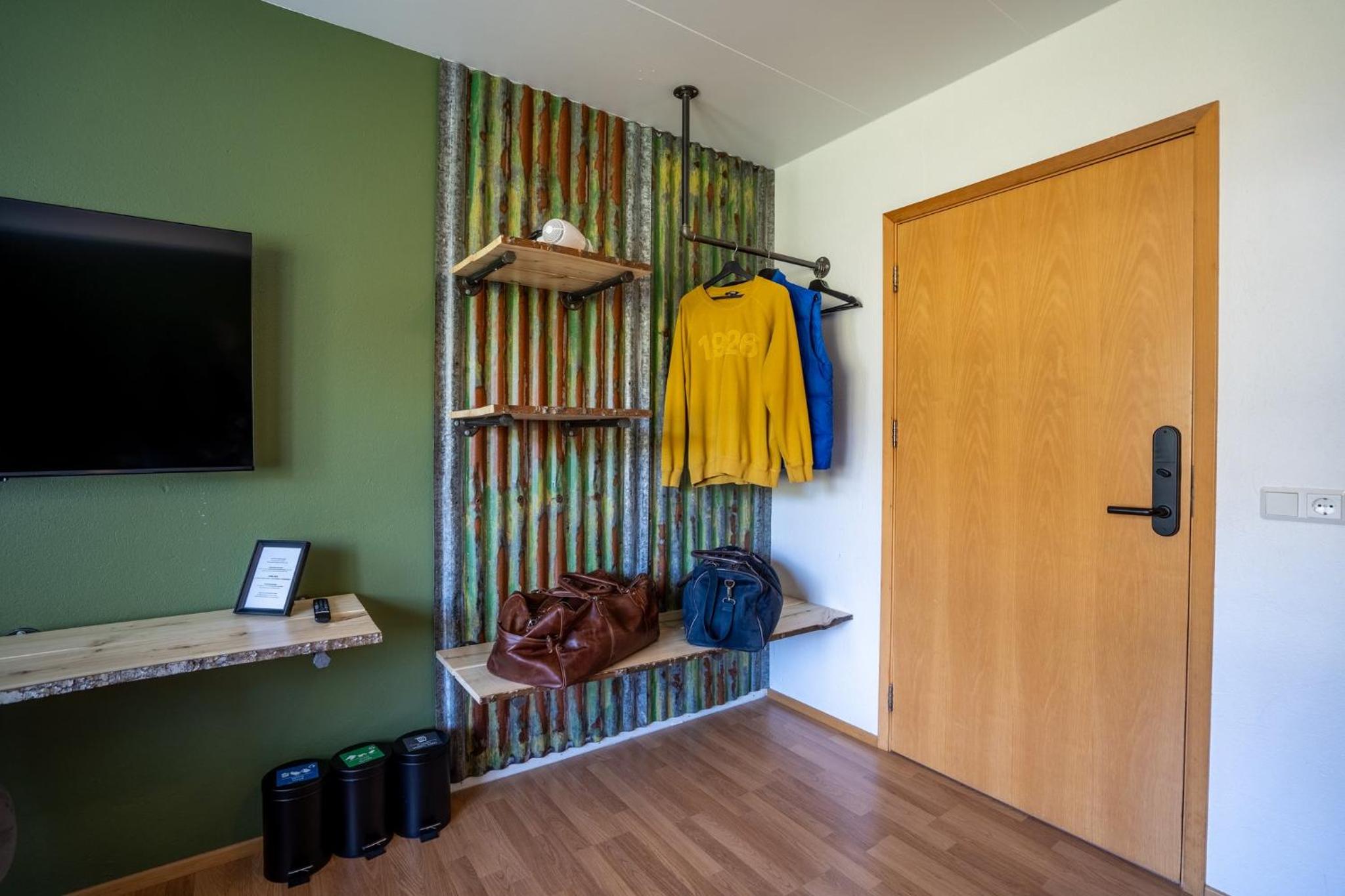 Economy Double Room - Photo 7