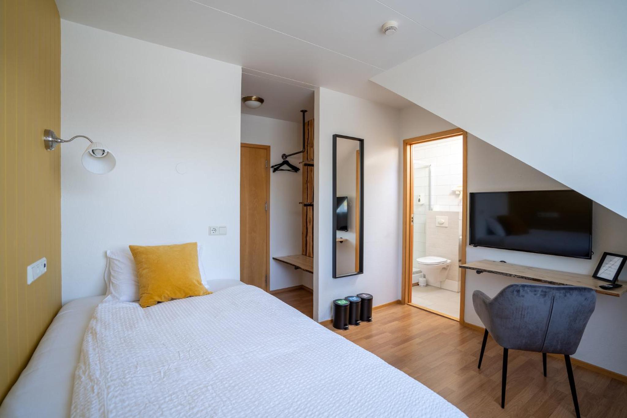 Single Room photo 2