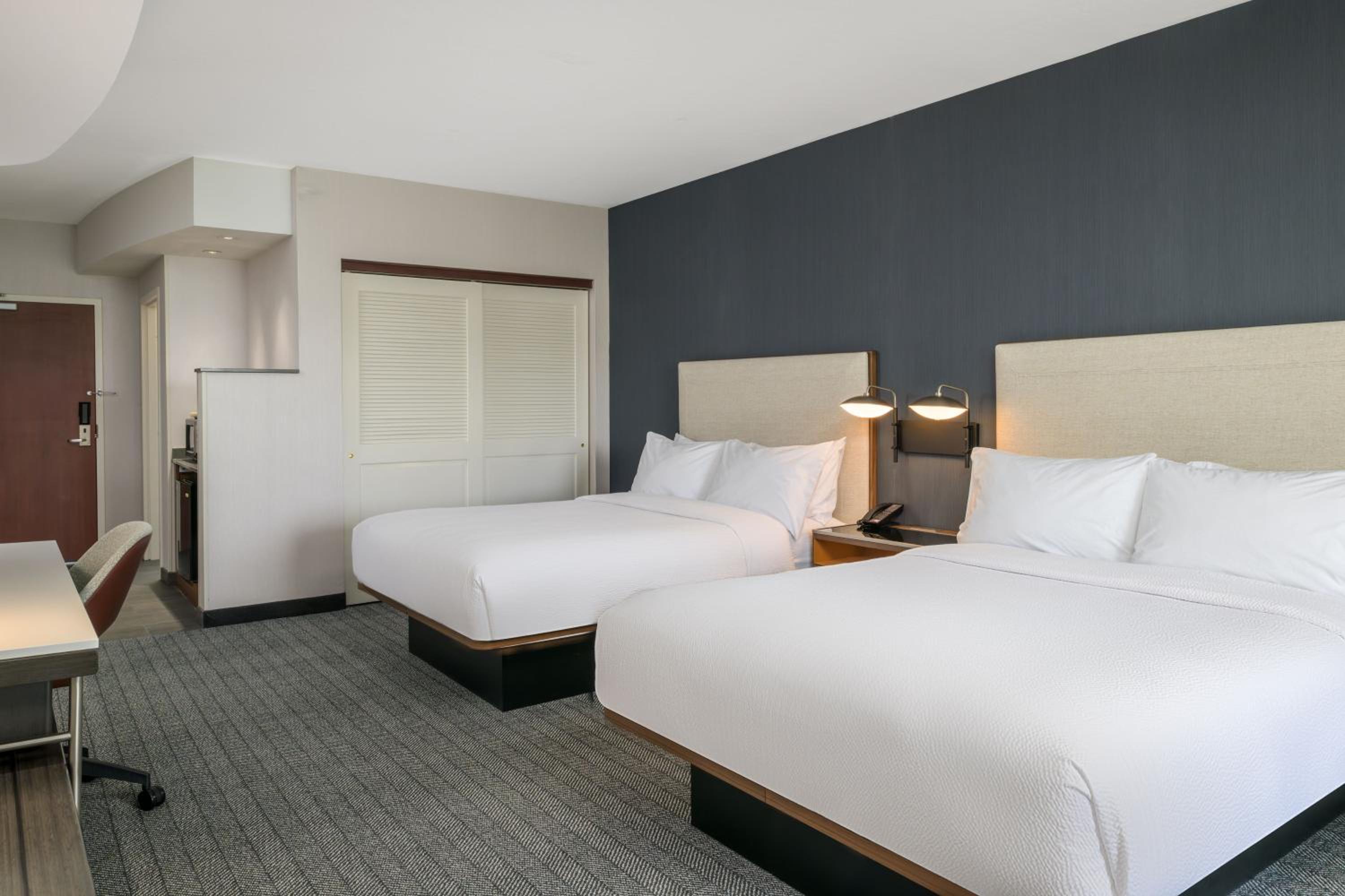 Queen Room with 2 Queen Beds - Photo 1