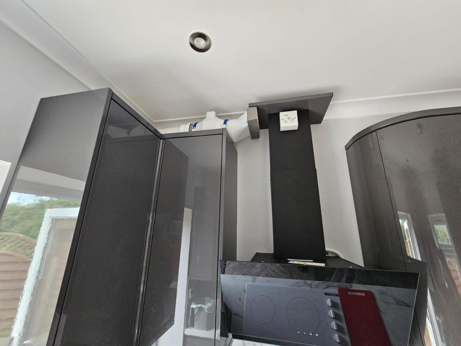 Five-Bedroom House photo 3