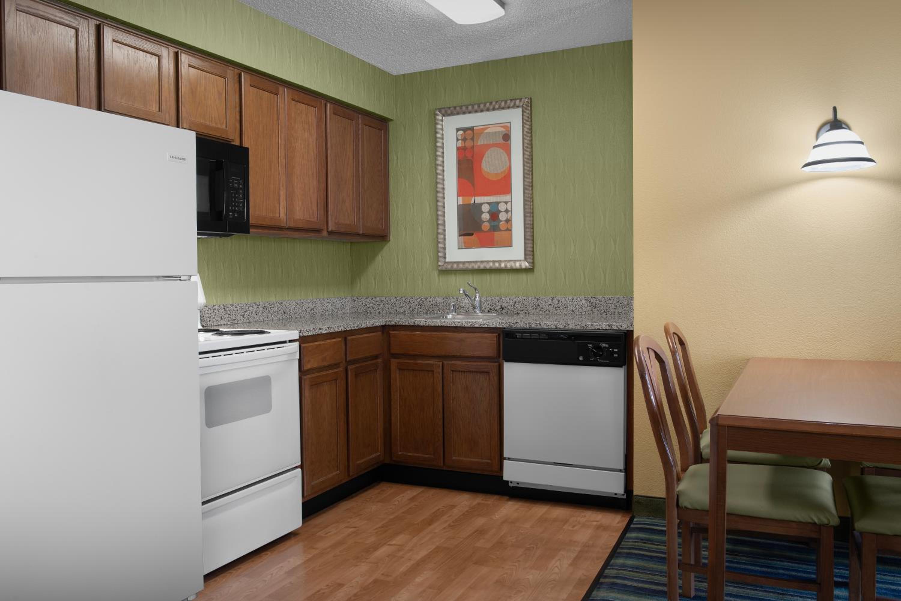 Two-Bedroom Suite - Photo 15