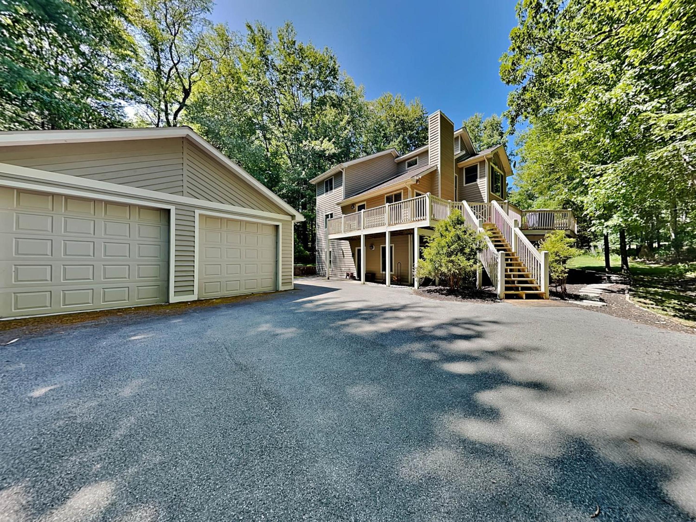 Four-Bedroom House photo 2