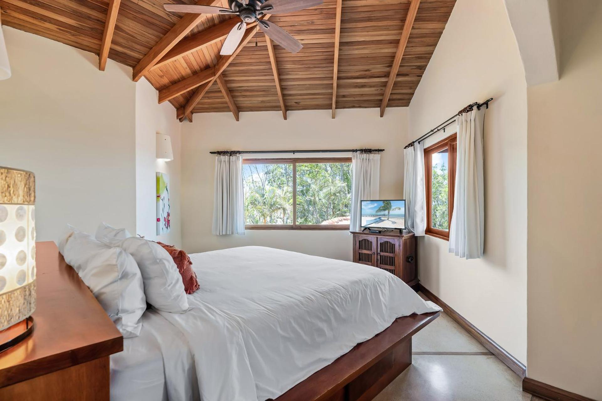 King Suite with Ocean View photo 2