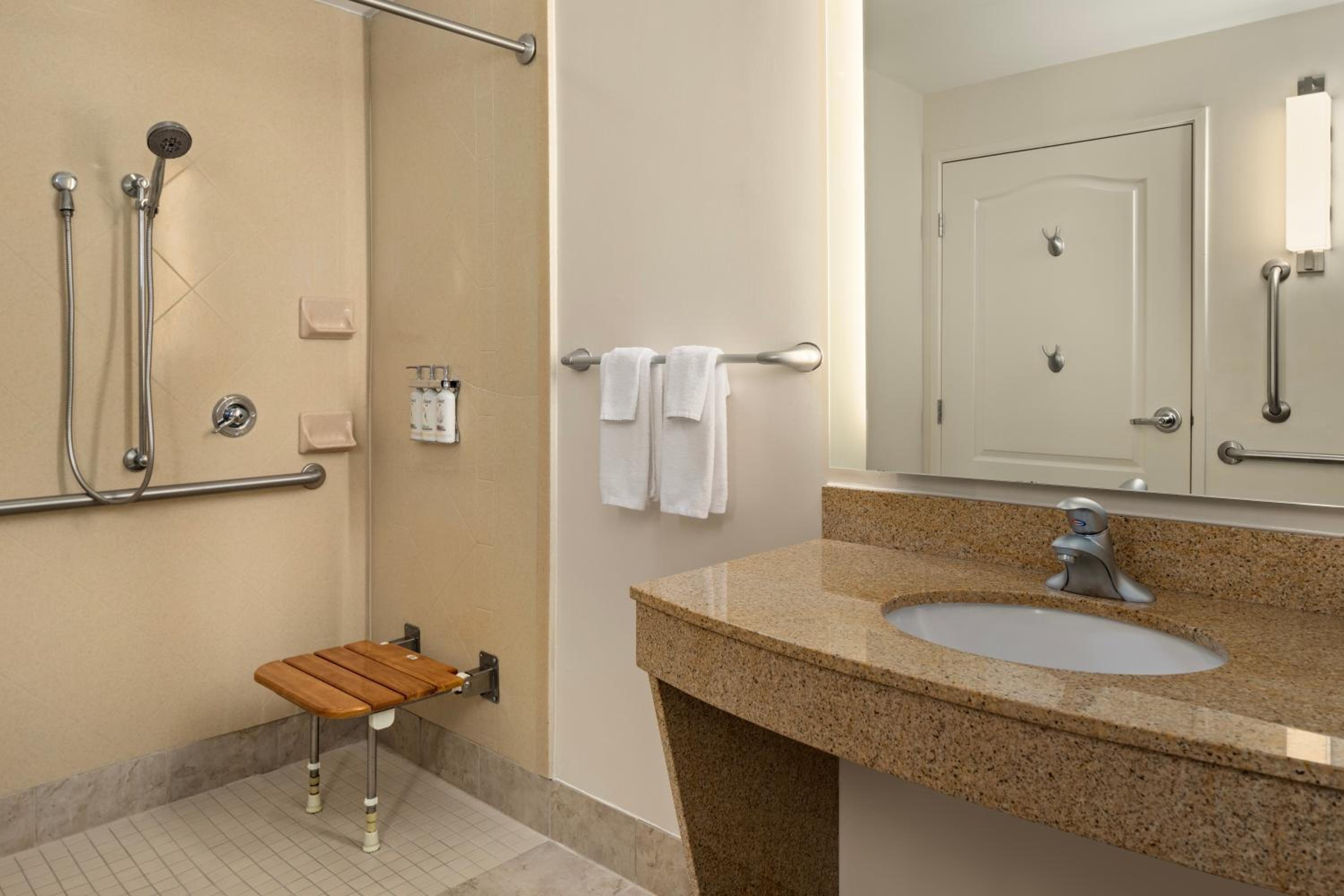 Standard Queen Room with Two Queen Beds and Mobility Accessible Roll-In Shower - Photo 4