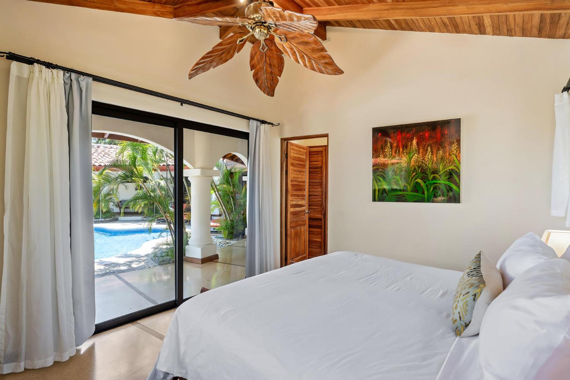 King Room with Pool View photo 2