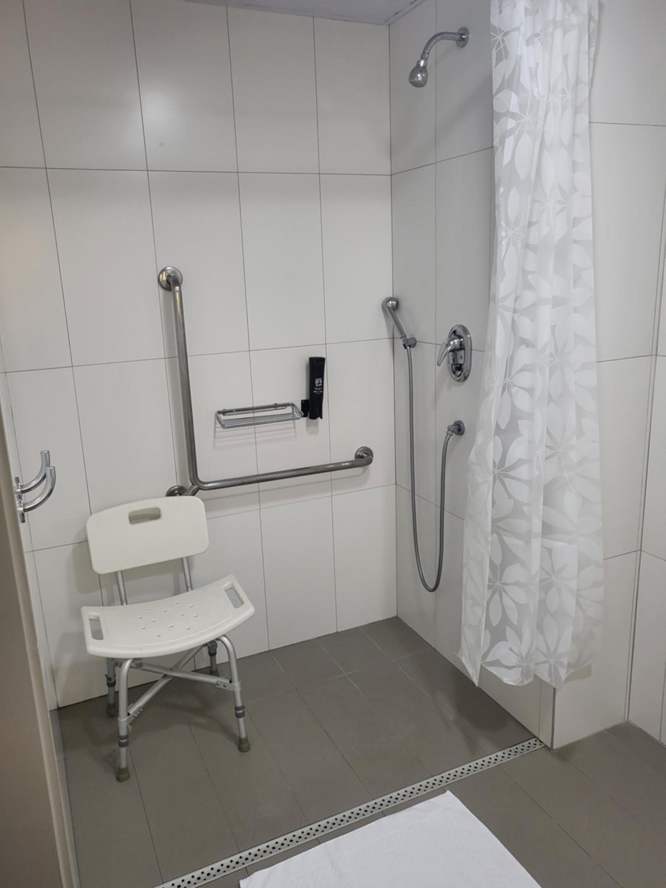Double Room - Disability Access photo 3