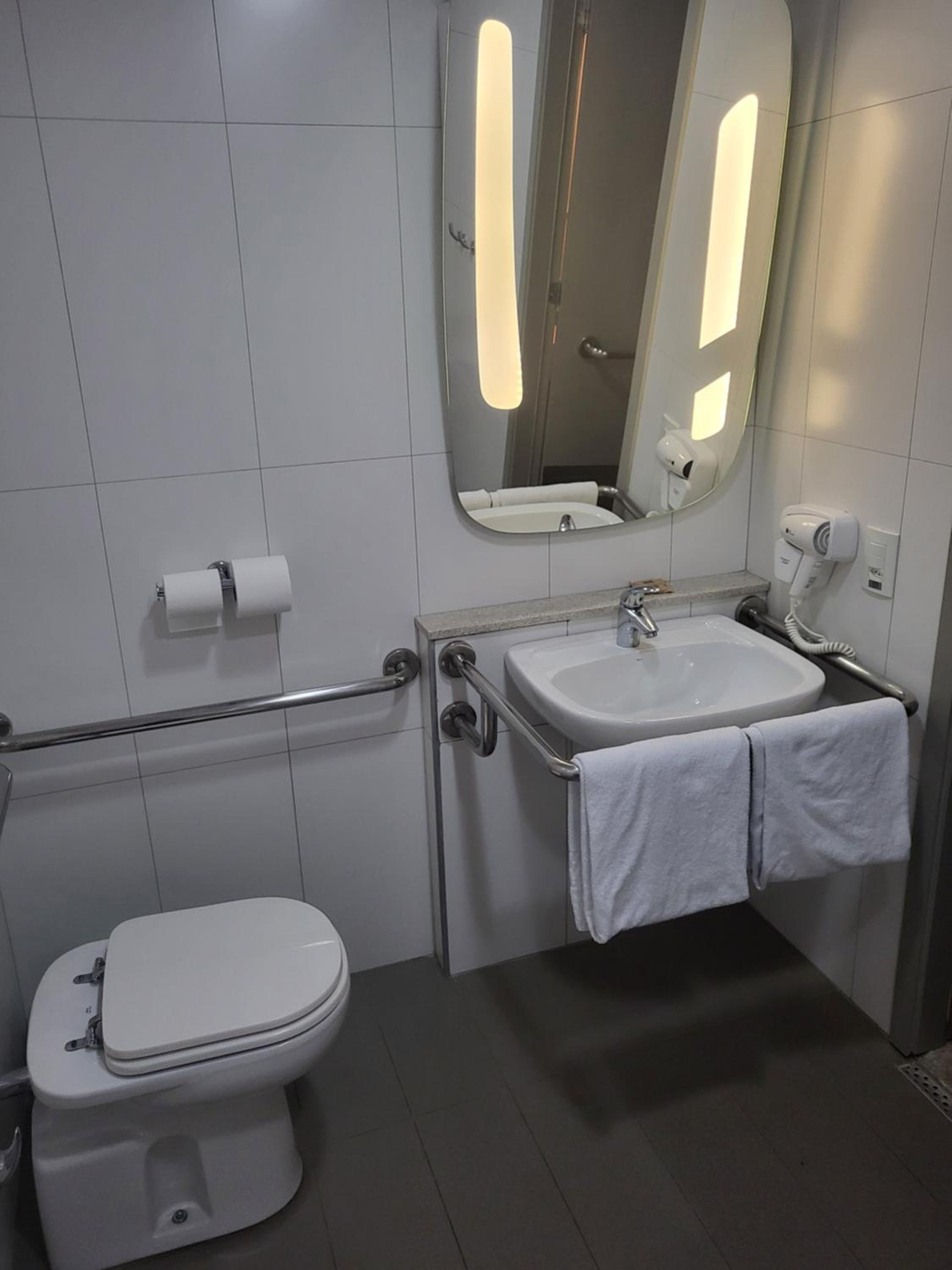 Double Room - Disability Access photo 2