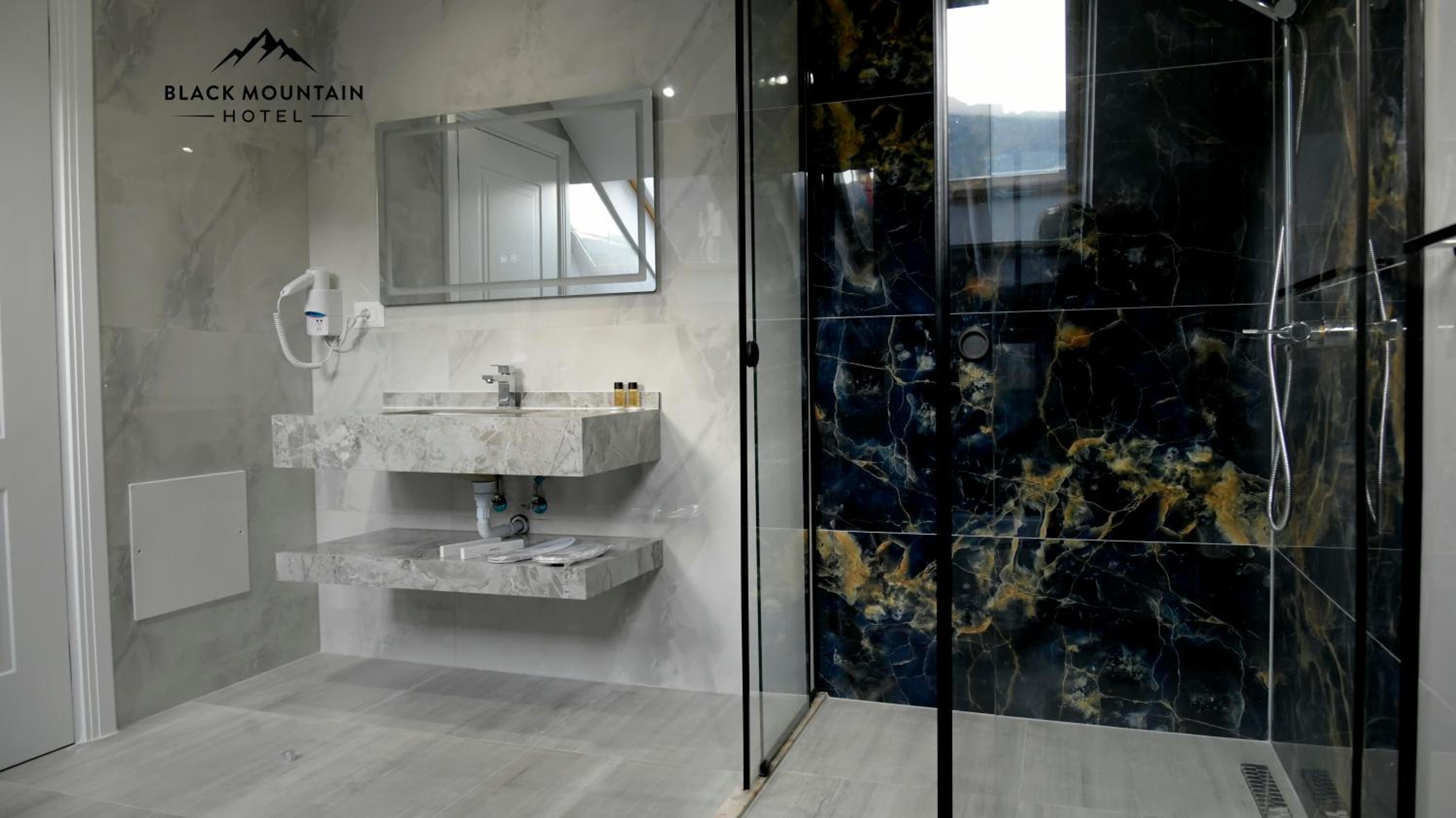 Suite with City View photo 1