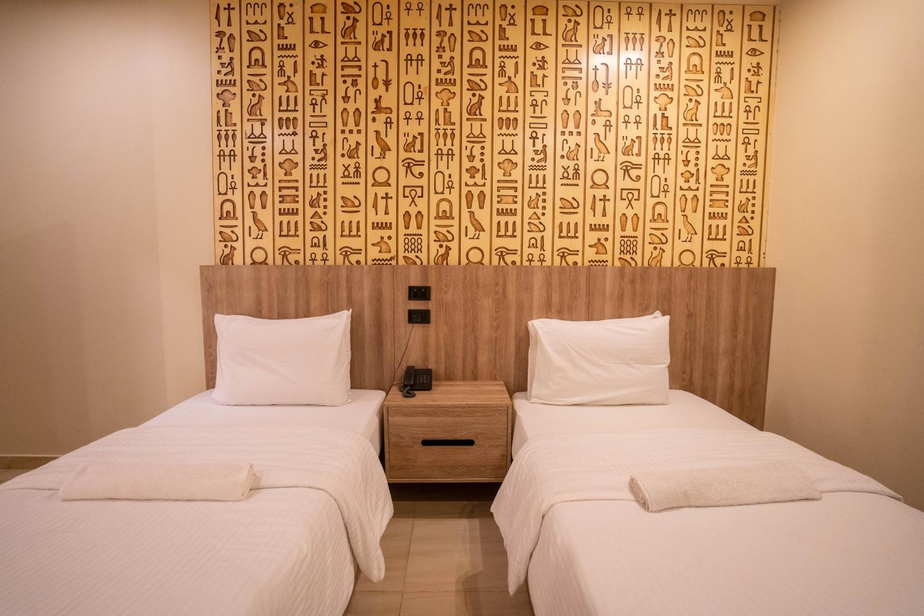 Double or Twin Room with Balcony and Pyramids View photo 2