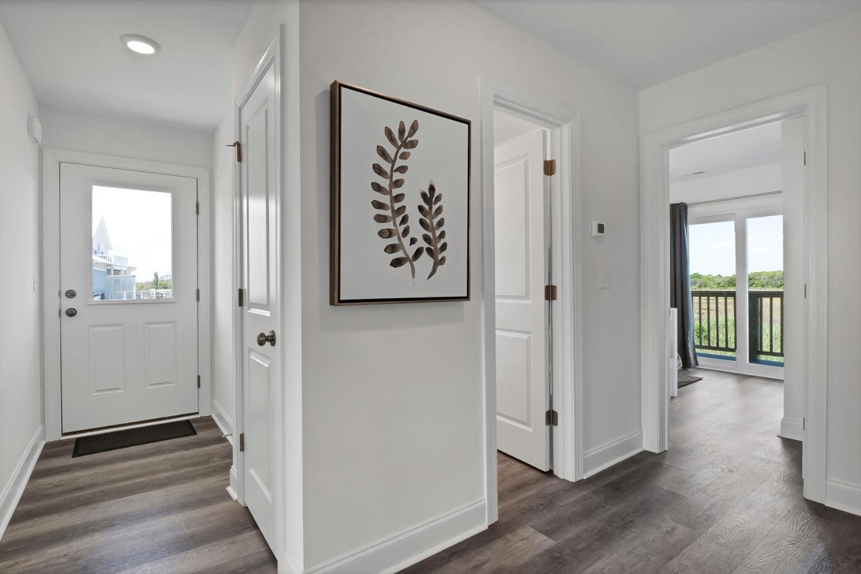 Six-Bedroom House photo 2