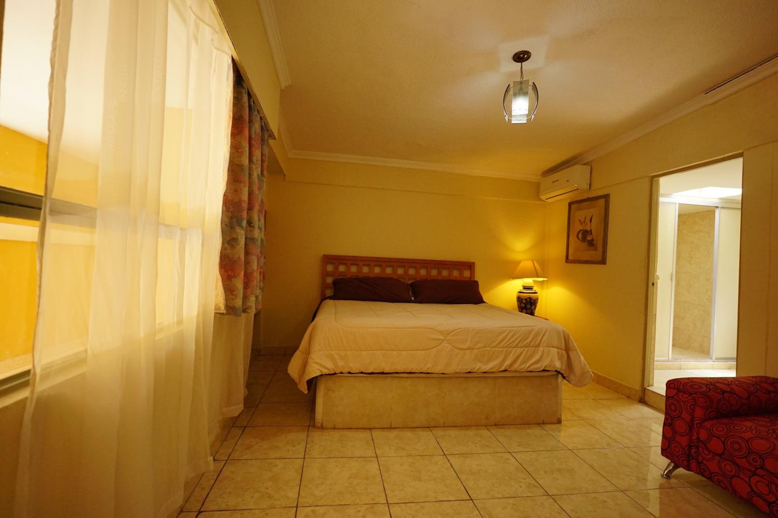 Standard King Room photo 2