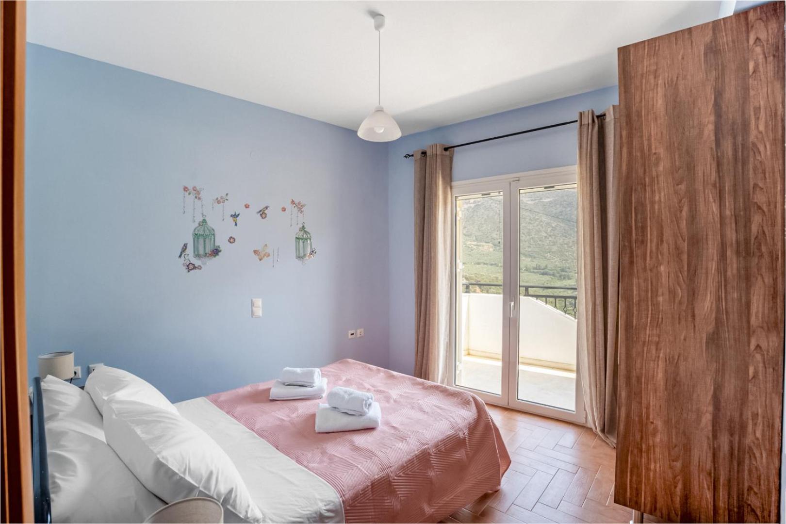 Three-Bedroom Apartment with Mountain View photo 1