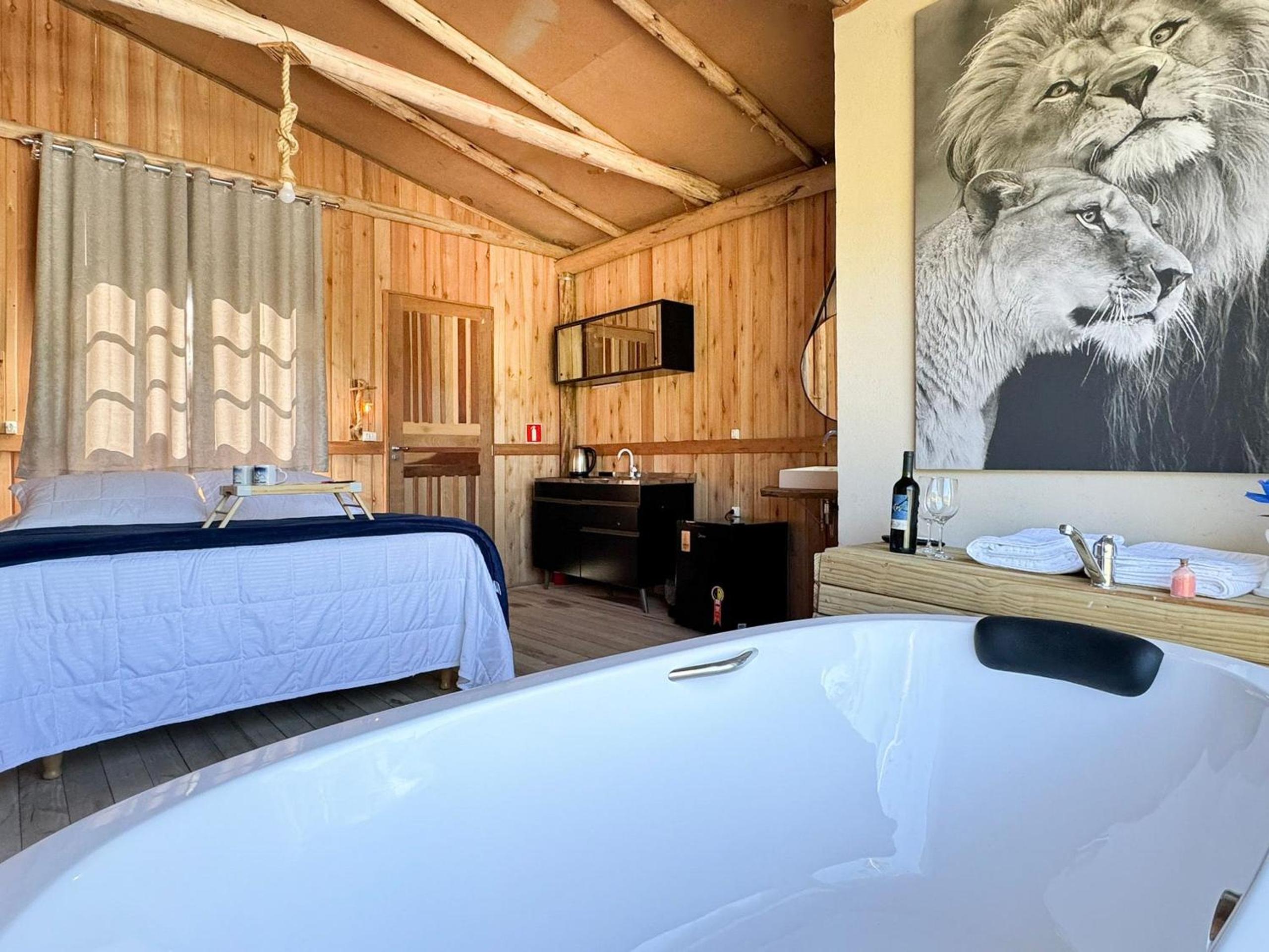 Deluxe Queen Suite