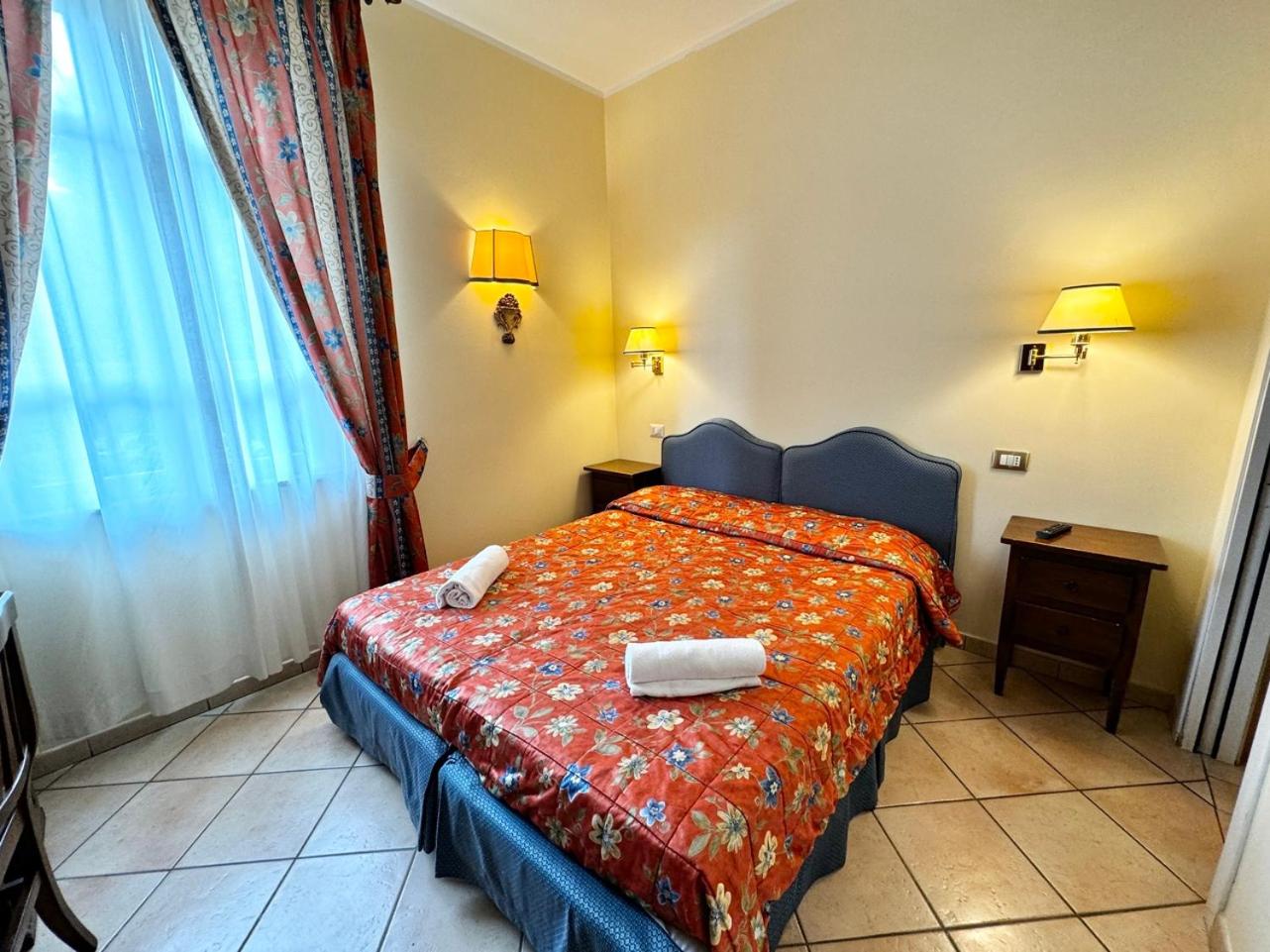 Double Room - Photo 7