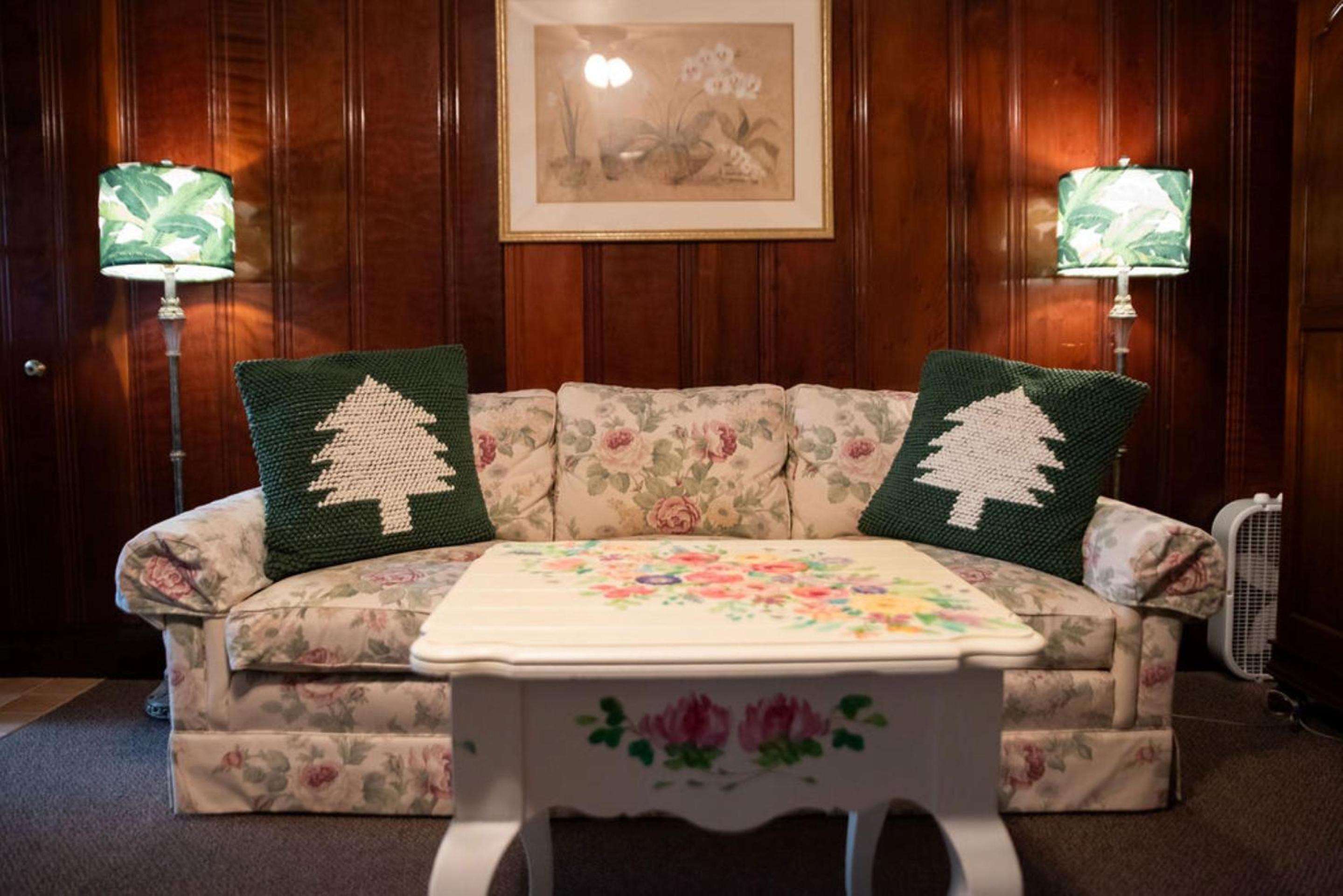 Deluxe Queen Suite photo 3