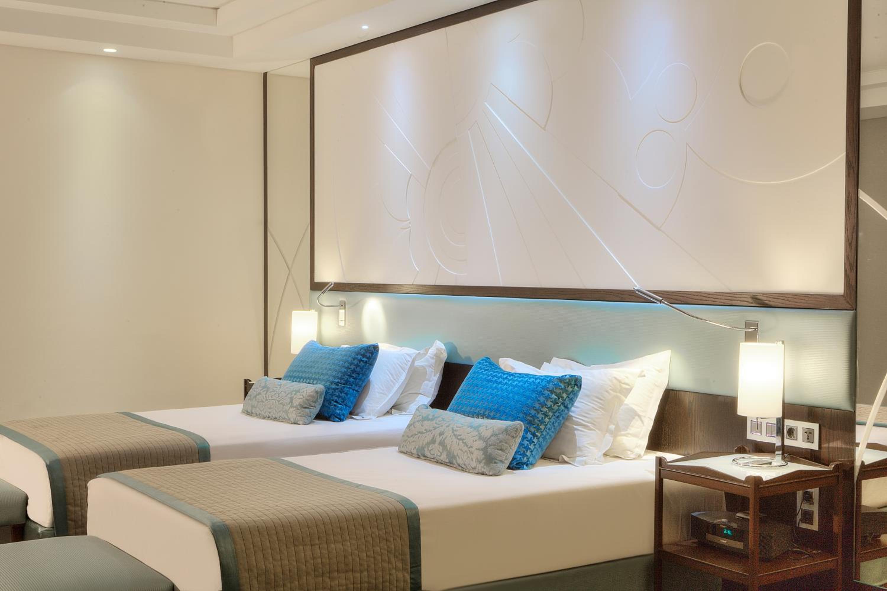 Junior Suite with Two Double Beds photo 2