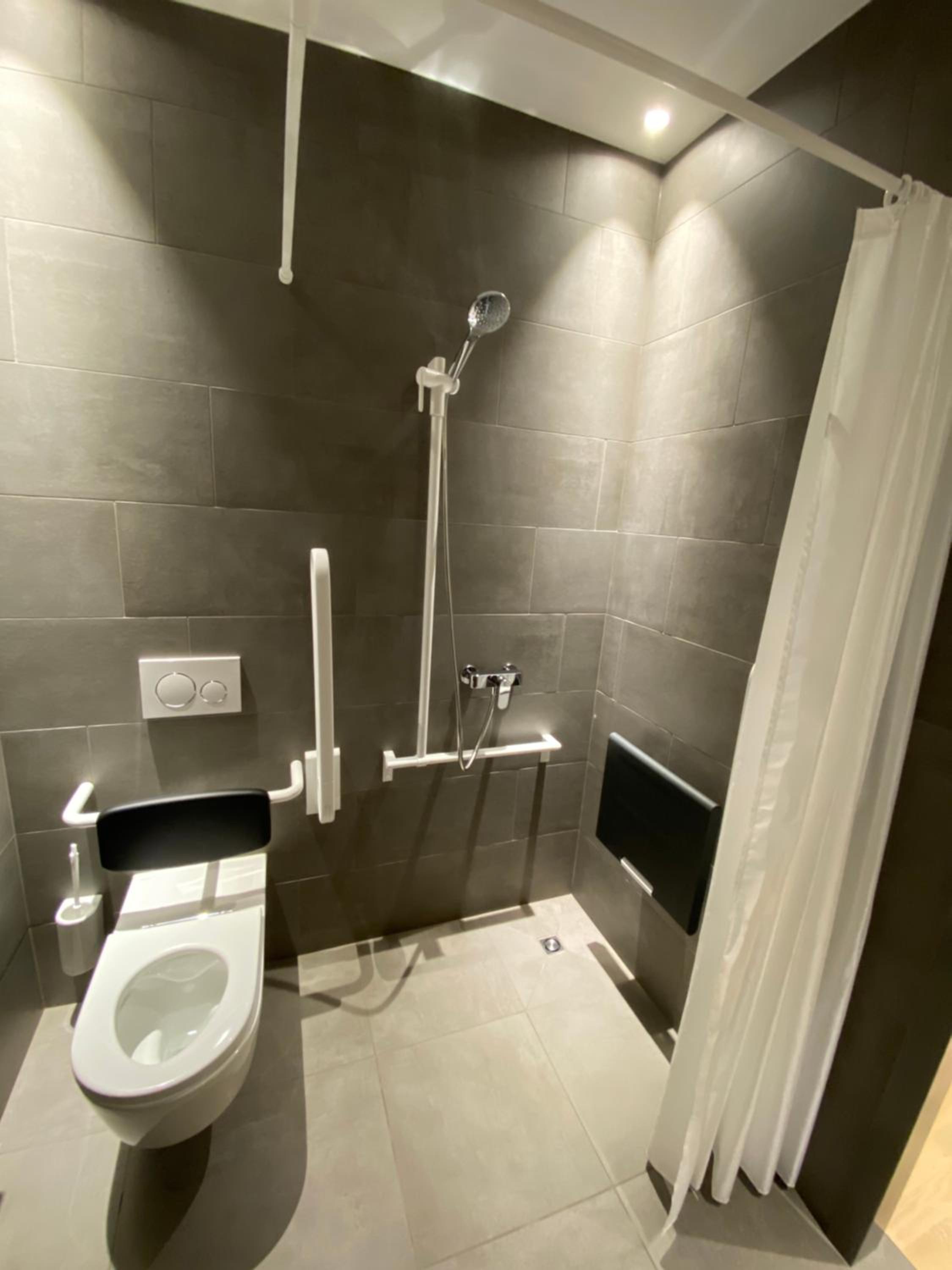 Double Room - Disability Access photo 3