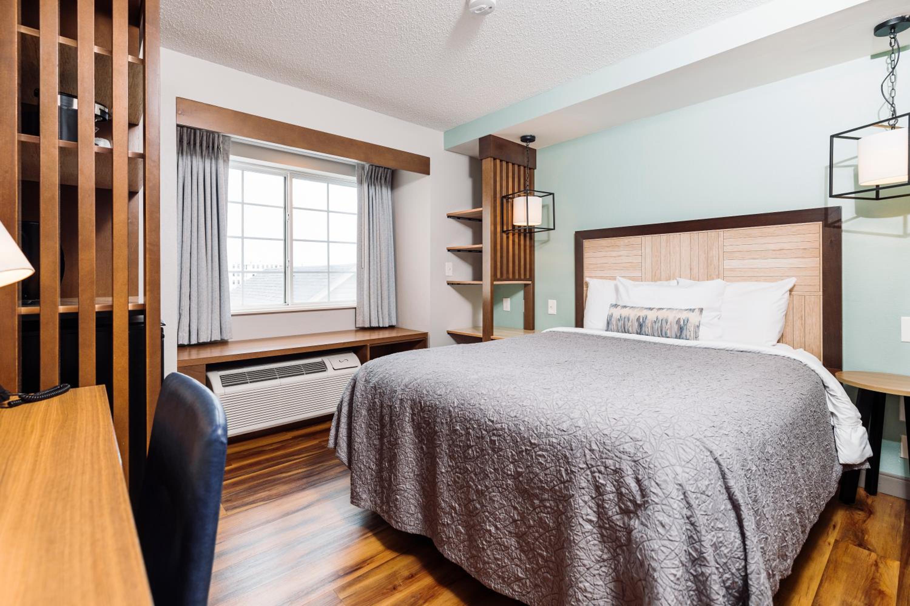 Deluxe Queen Room