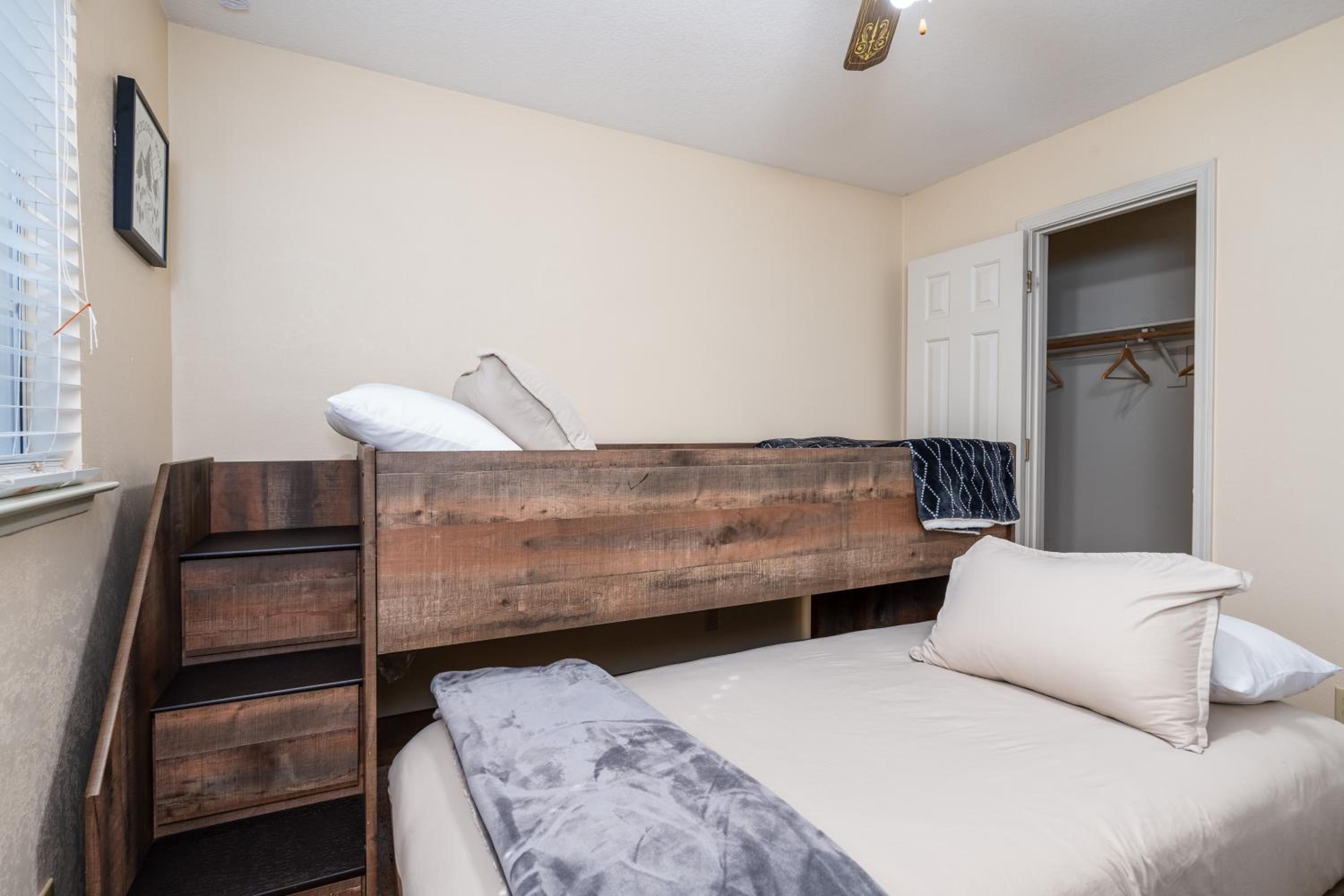 Four-Bedroom Vacation Home photo 3