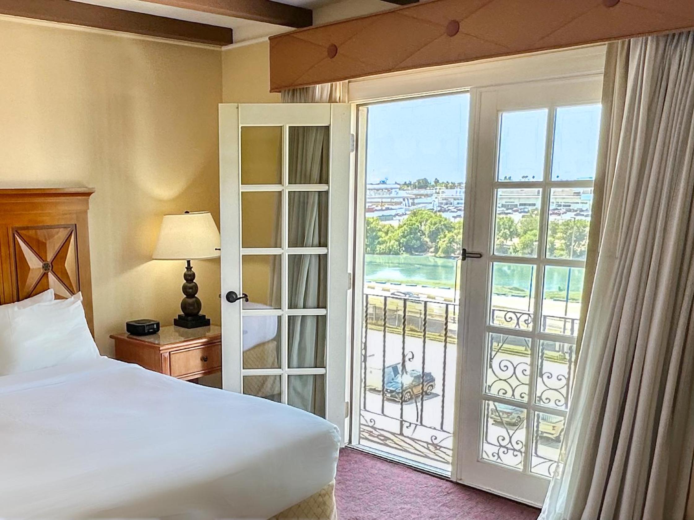 Deluxe Double Room - Photo 8