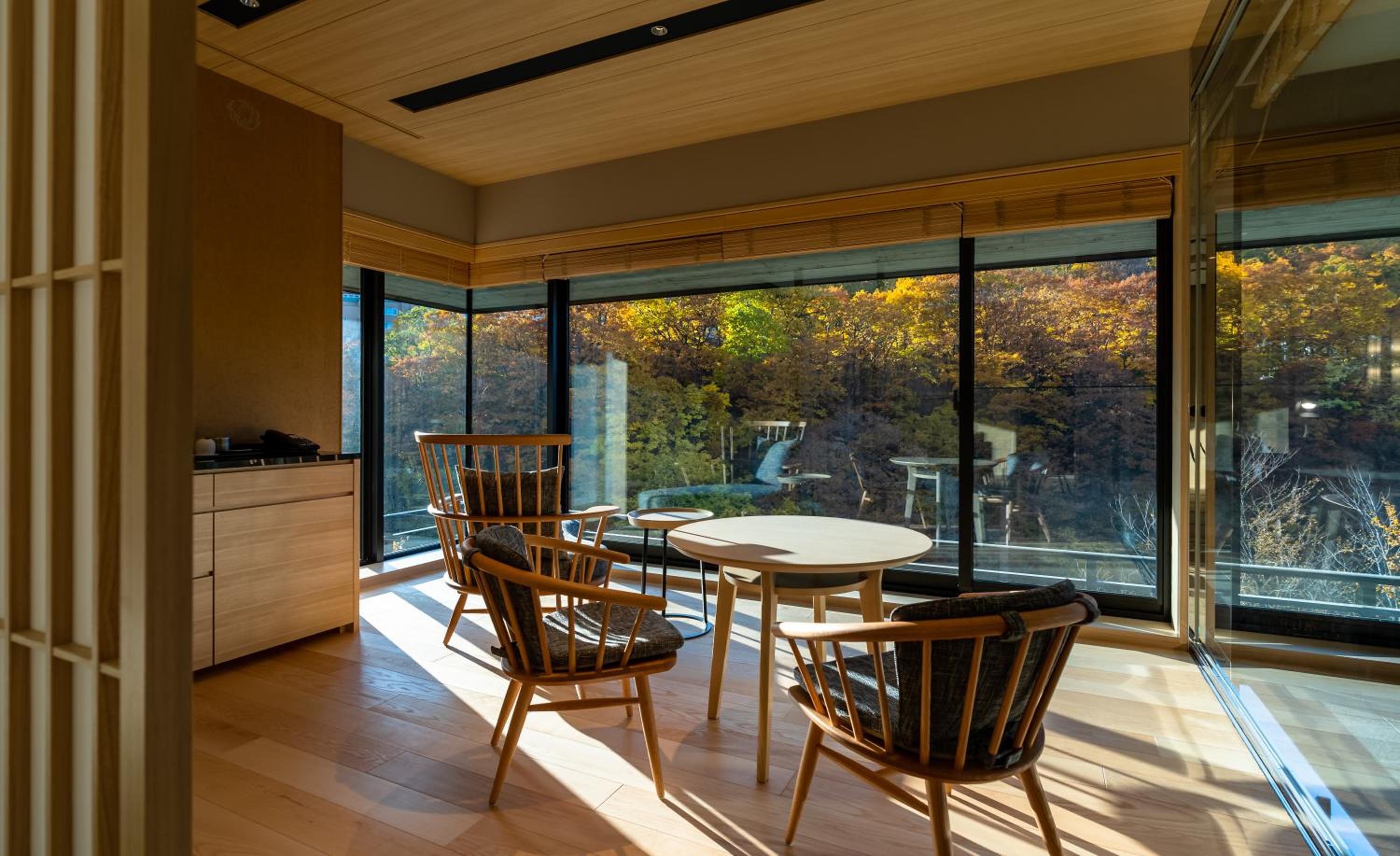 Deluxe Corner Suite