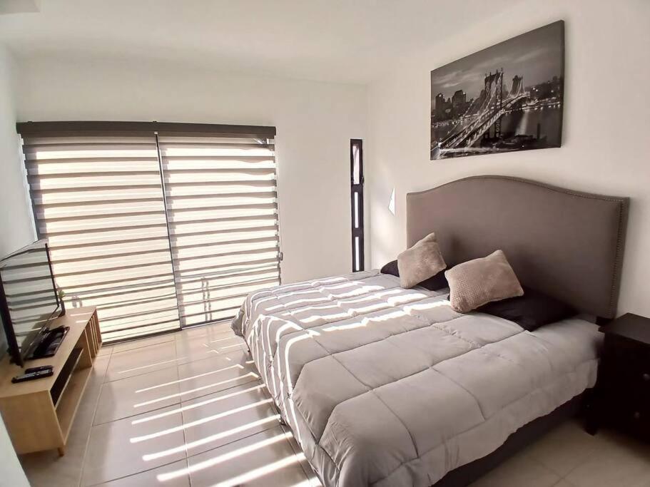 Three-Bedroom Apartment photo 1