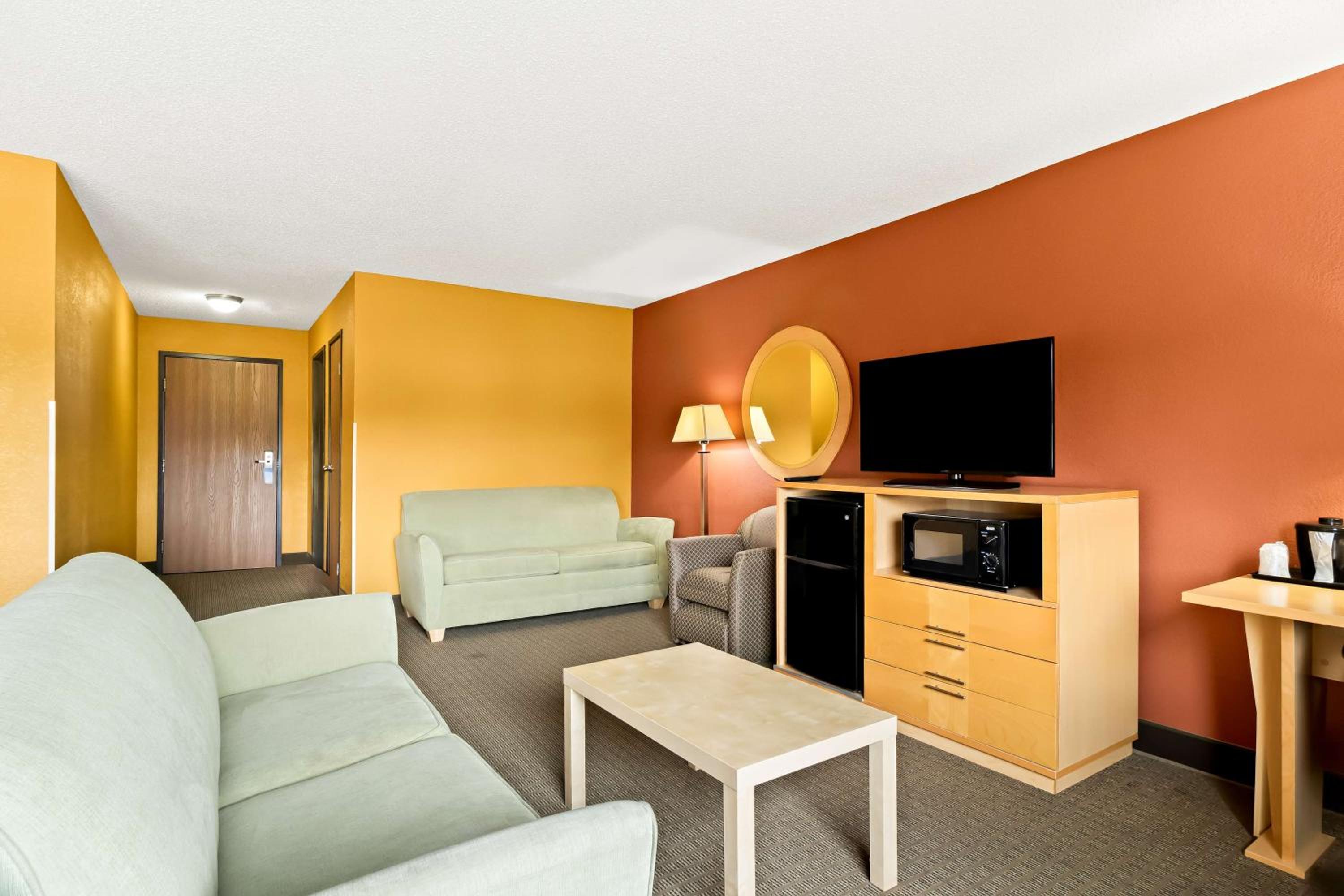 Large King Room - Non-Smoking - Photo 1