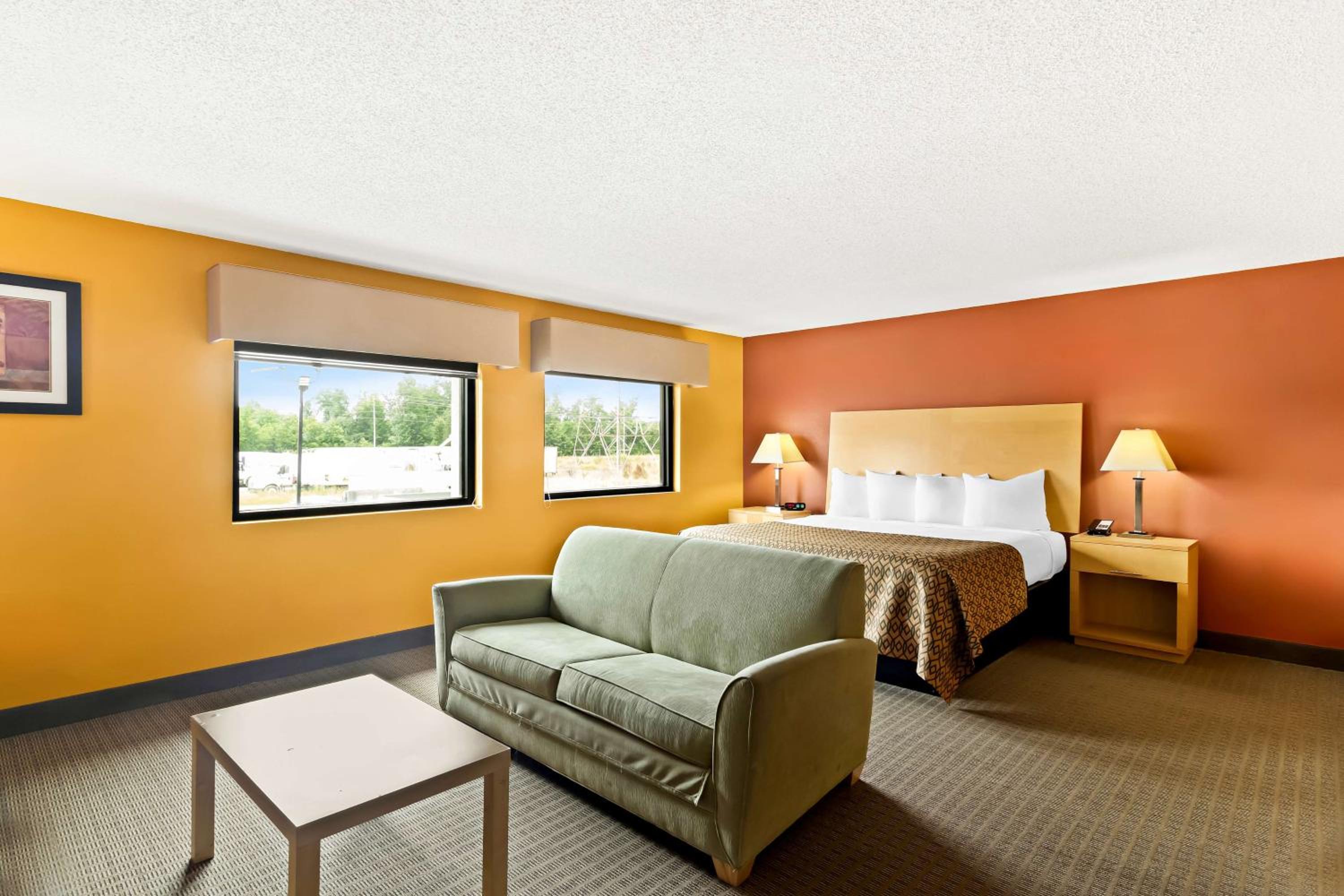 Large King Room - Non-Smoking - Photo 3