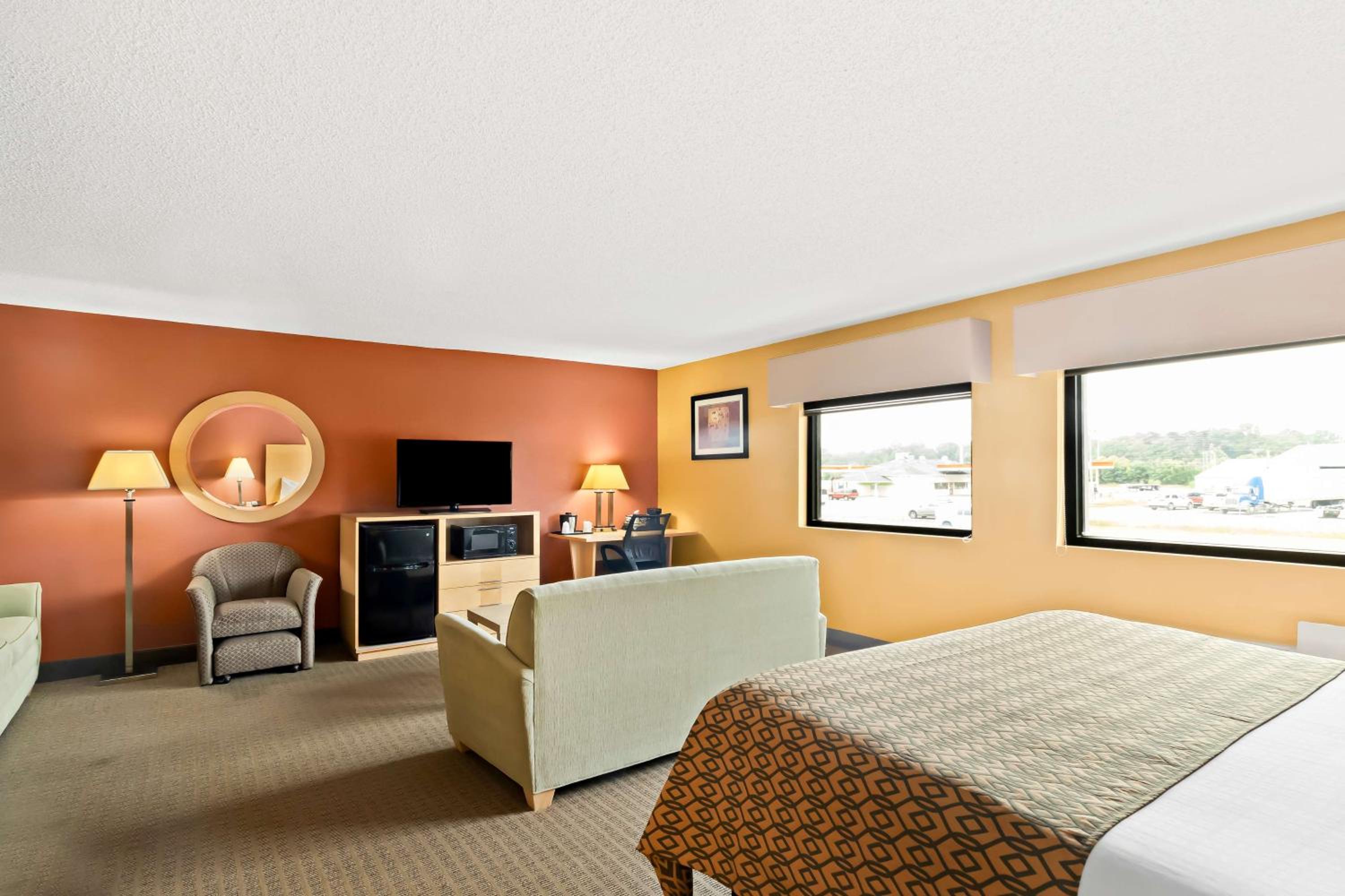 Large King Room - Non-Smoking - Photo 2