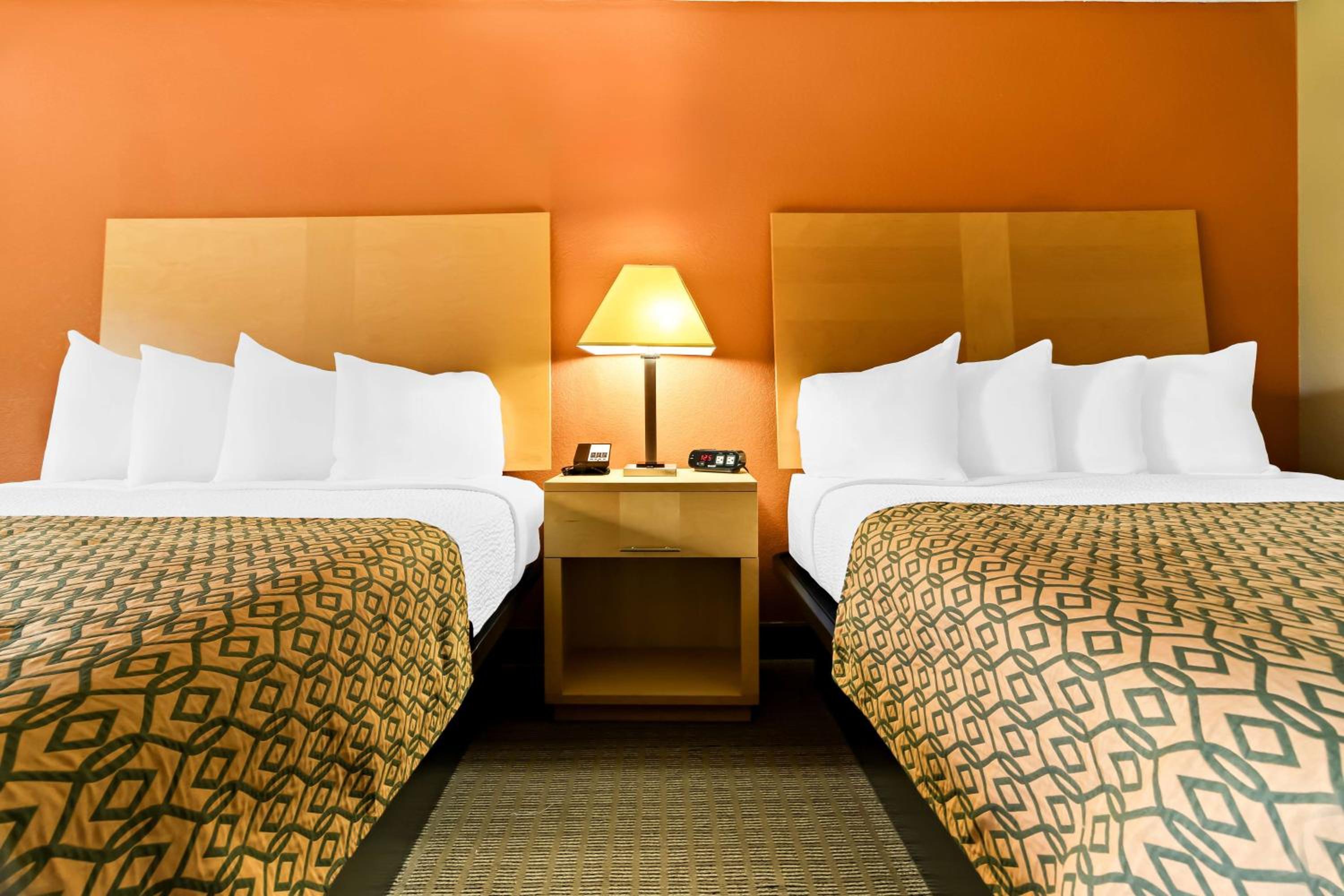 Queen Room with Two Queen Beds - Non-Smoking - Photo 1