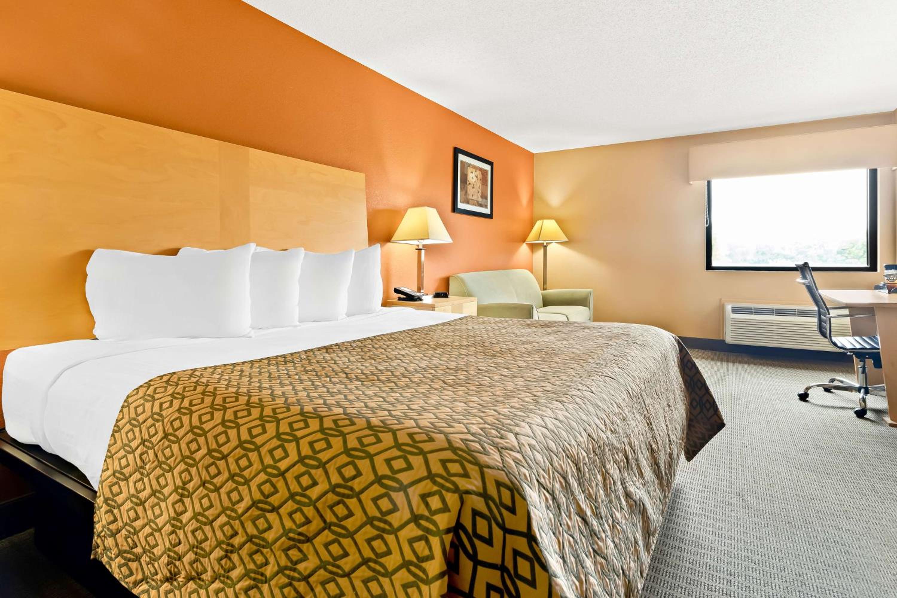 King Room - Non-Smoking - Photo 2