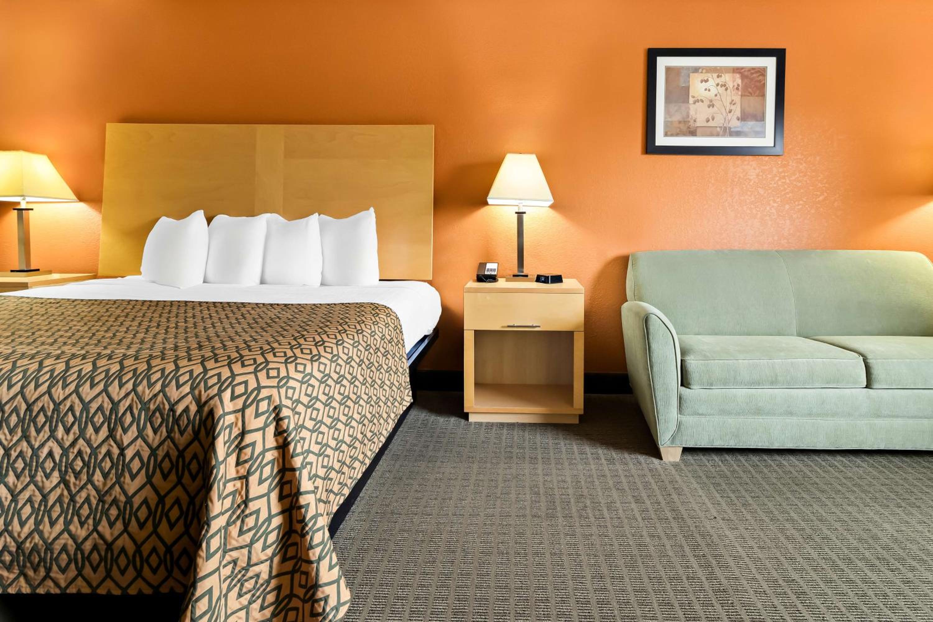 King Room - Non-Smoking - Photo 1