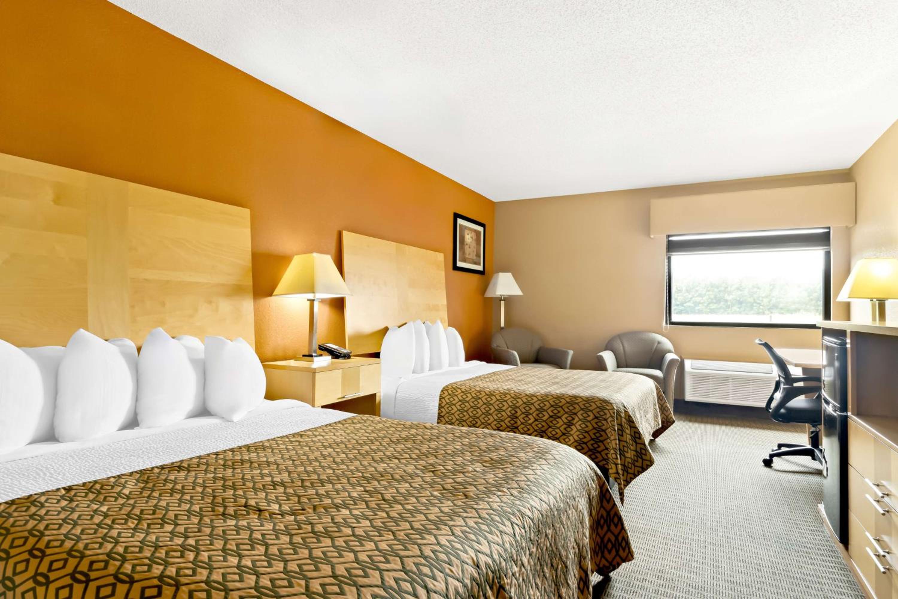 Queen Room with Two Queen Beds and Bath Tub - Disability Access