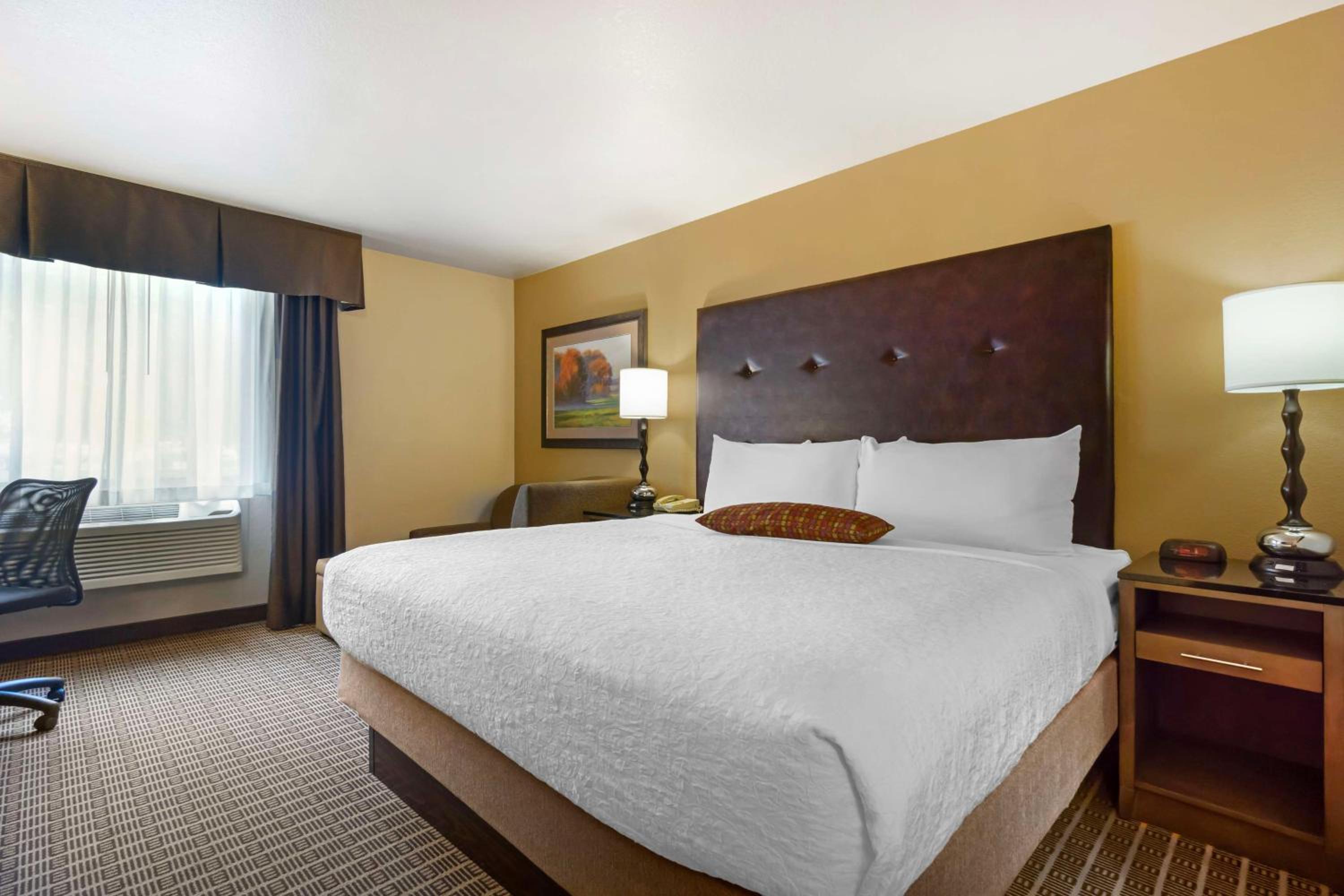 King Room with Sofa Bed and Walk-In Shower - Disability Access/Non-Smoking