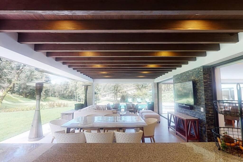 Villa photo 2