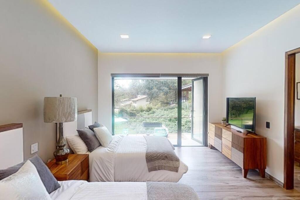 Villa photo 1