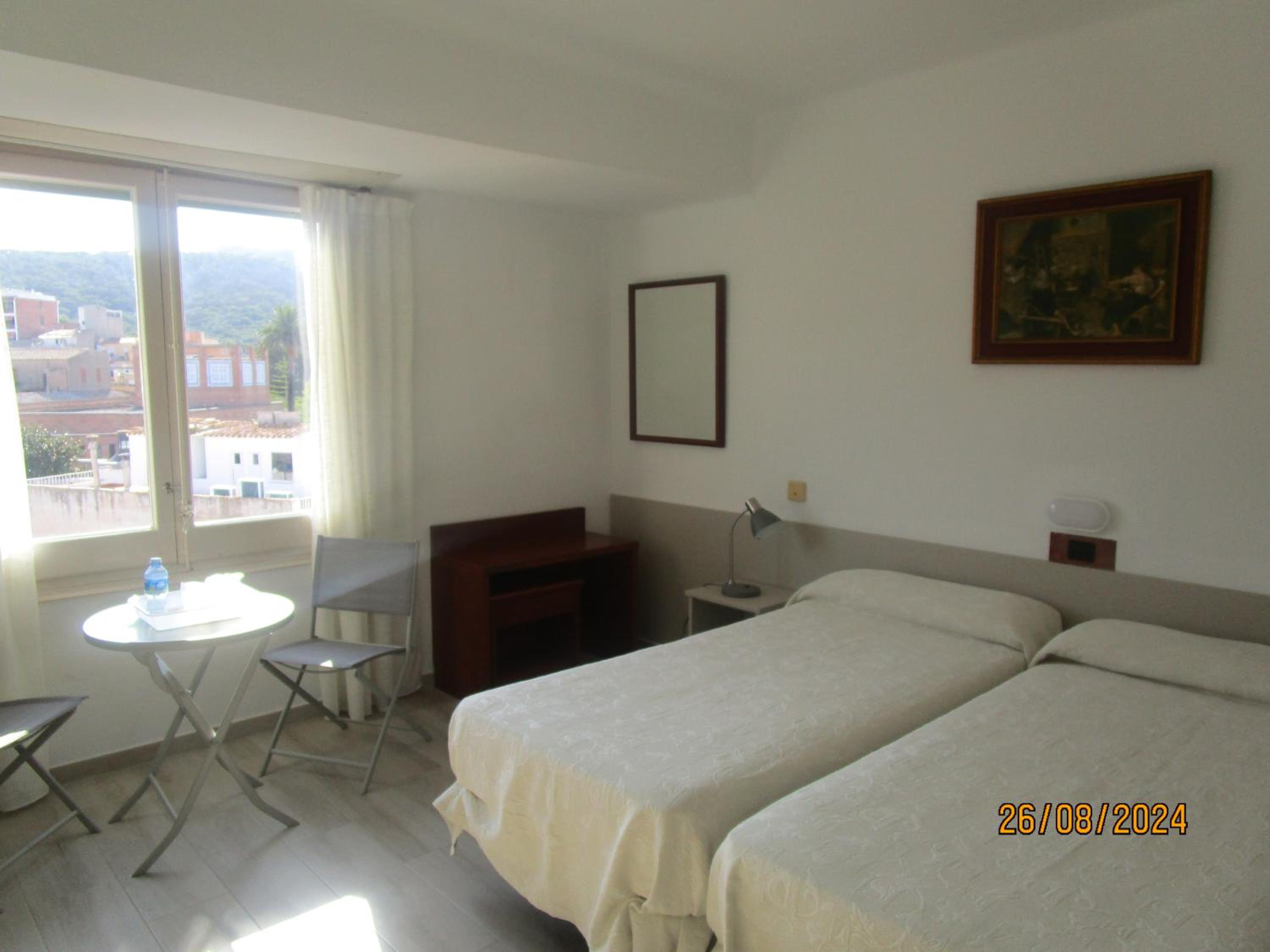 One-Bedroom Apartment with Terrace photo 2