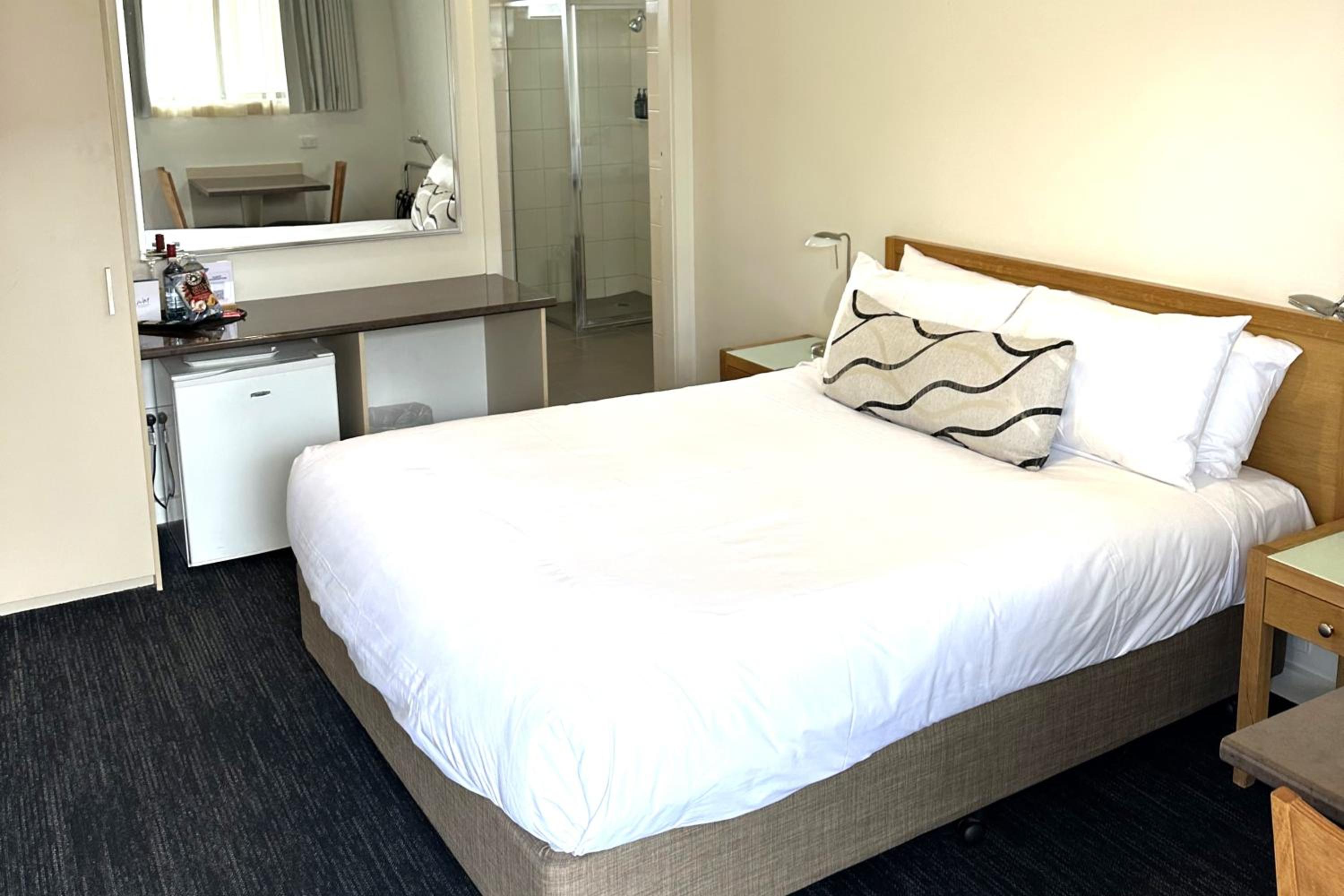 Queen Room photo 1