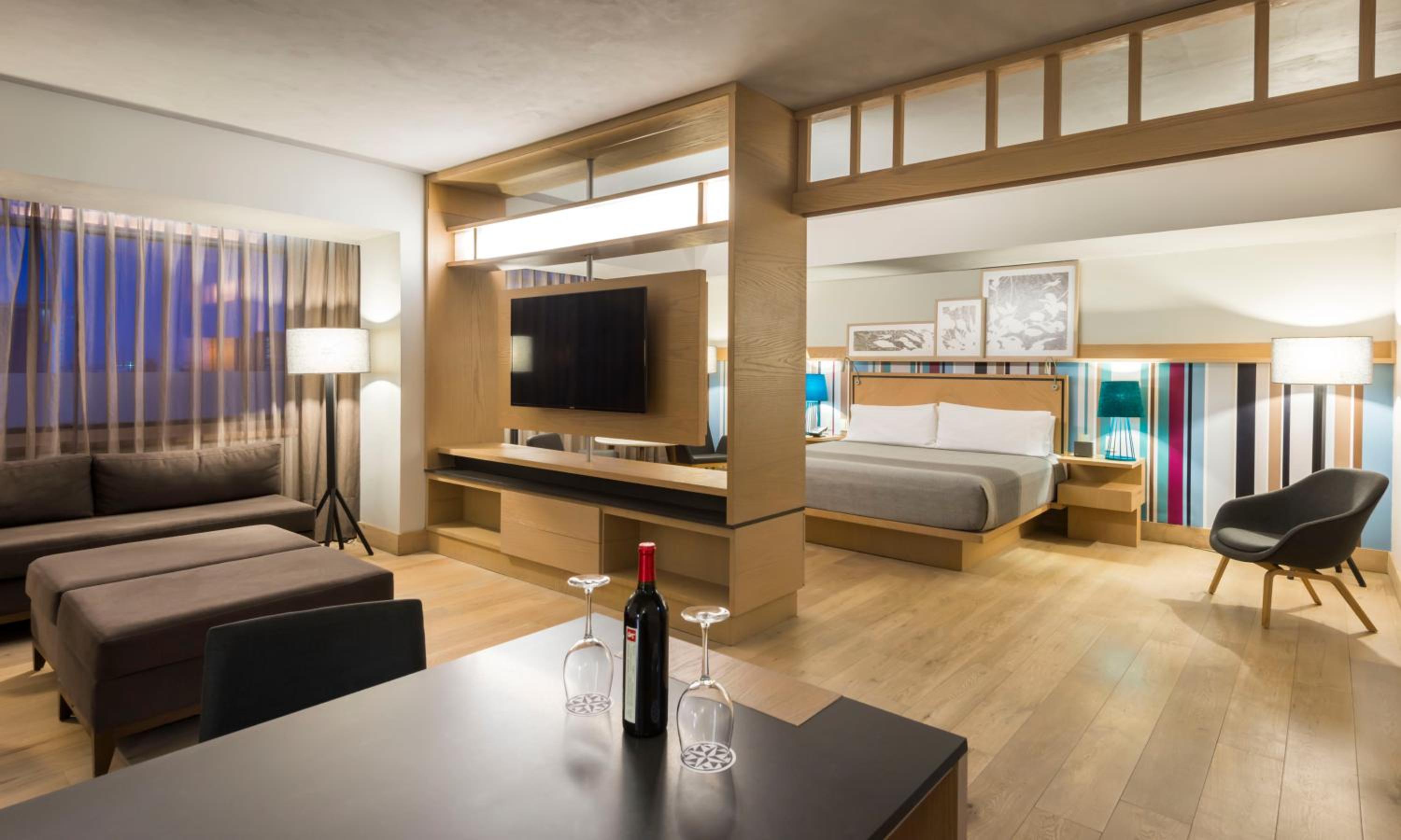 Privilege Master 1 King Bed photo 1