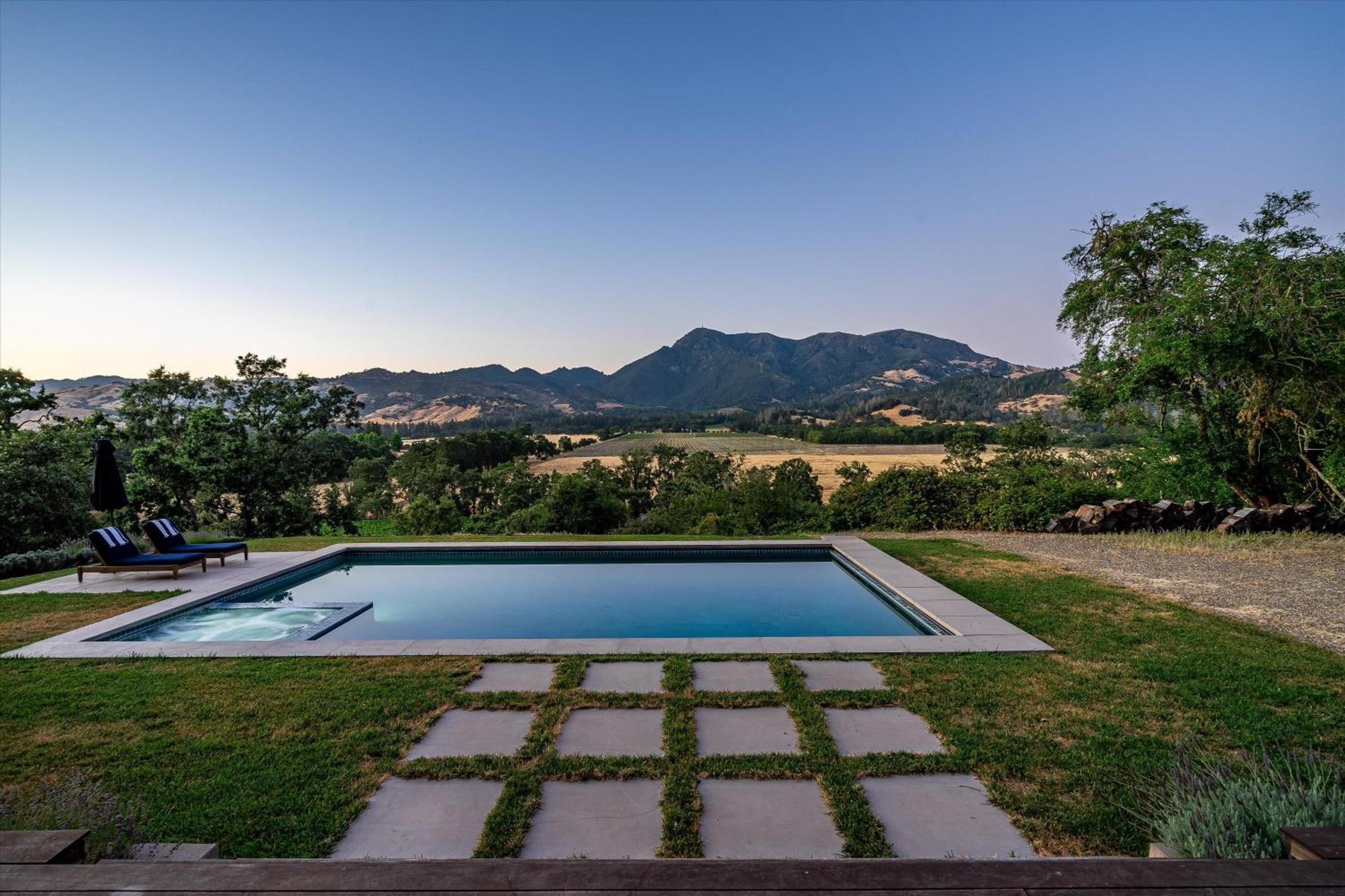 Three-Bedroom Vacation Home  photo 3
