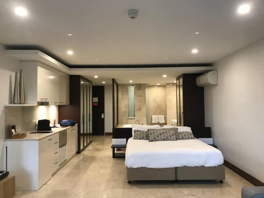 Deluxe Suite with Spa Bath photo 1