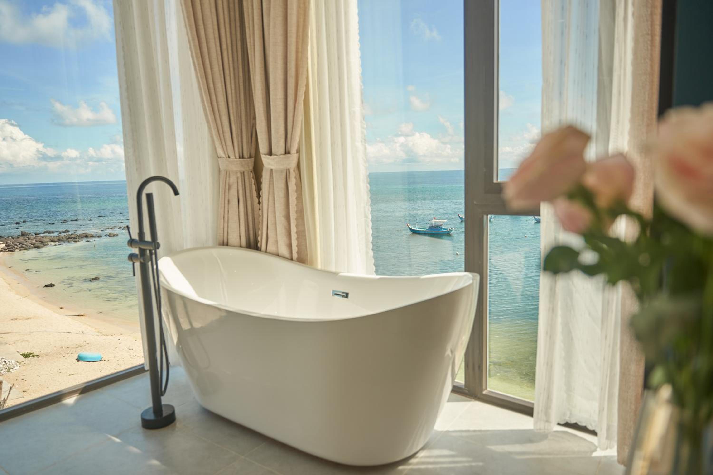 Deluxe Double Room with Bath photo 3