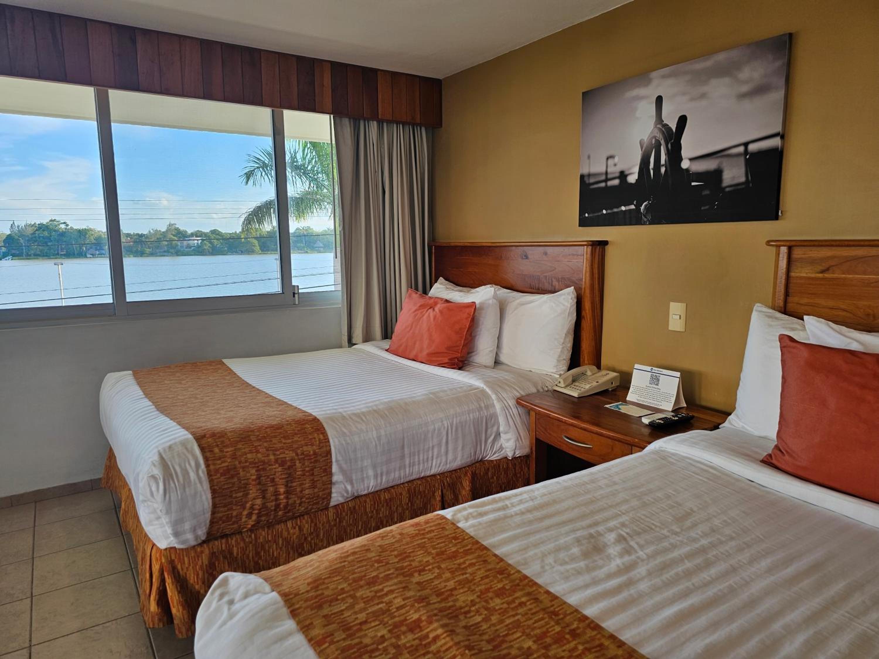 Double Room with Two Double Beds - Photo 13