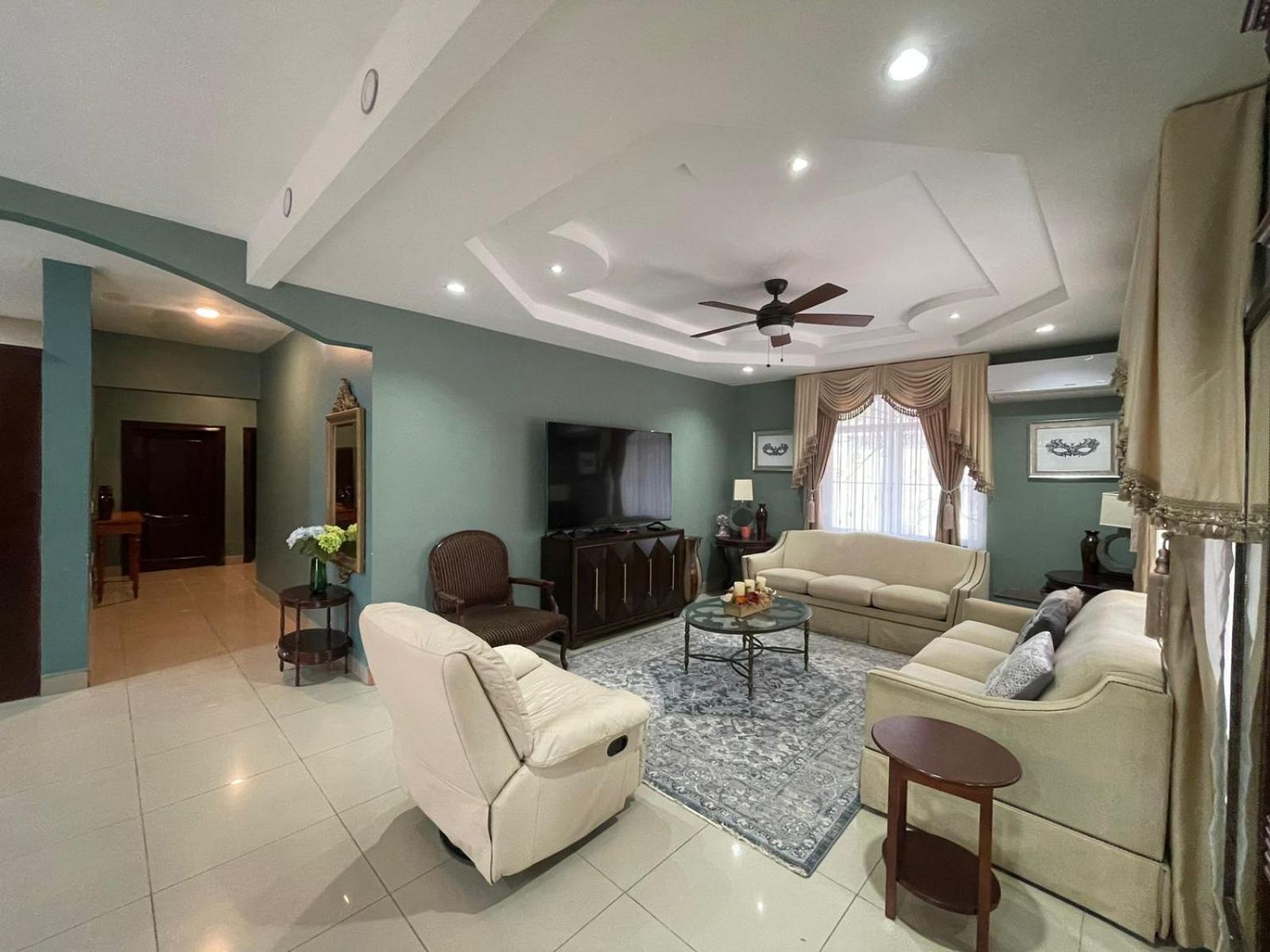 Villa photo 3