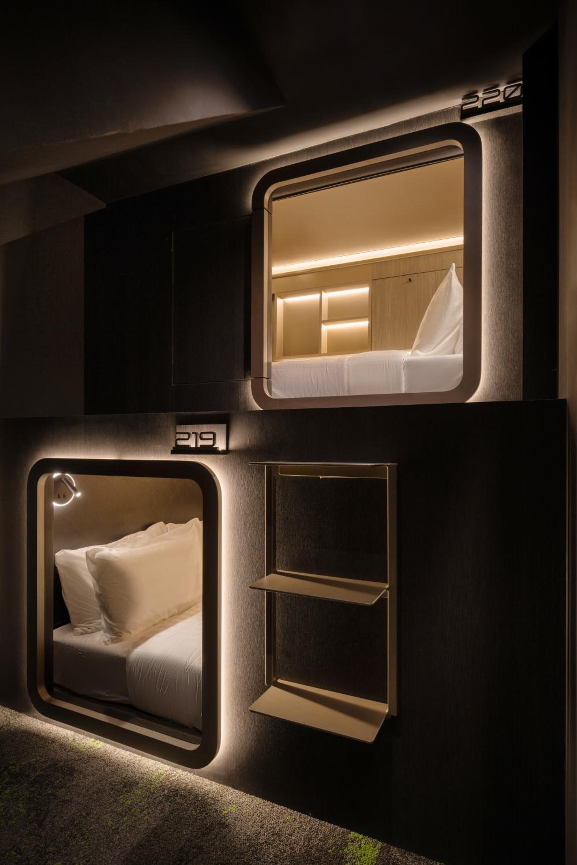 Female Private Room with 1 queen capsule and 1 single capsule (Shared Bathroom)