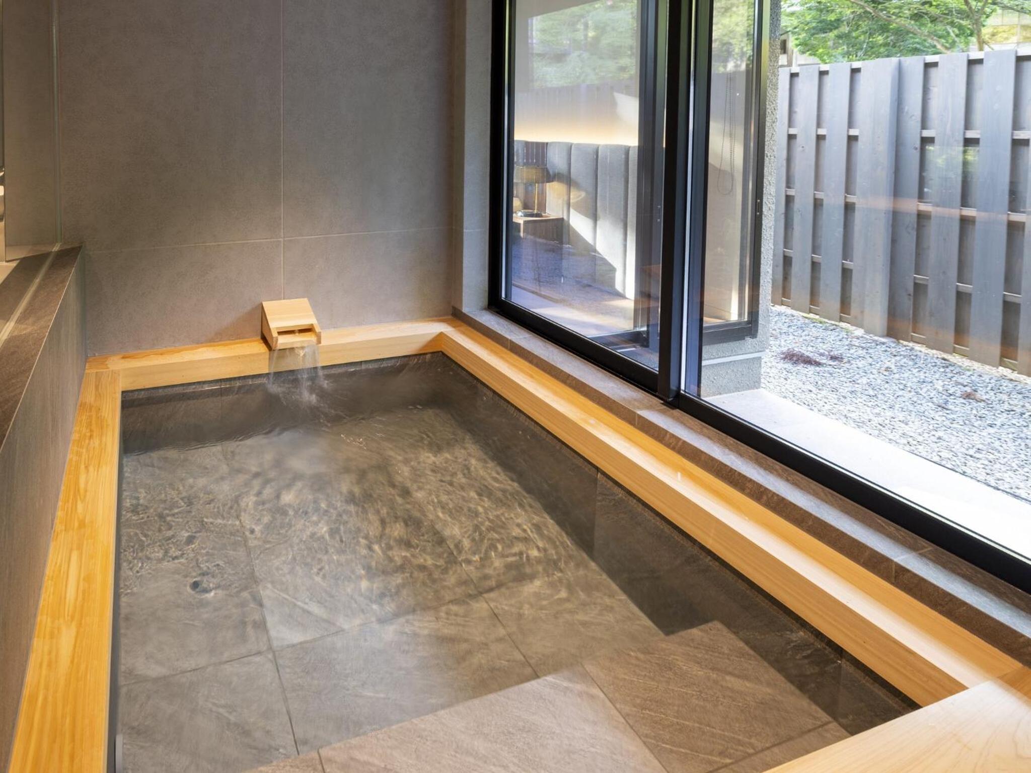 Private hot spring Suite room (3 beds) [Ibuki] thumbnail 5