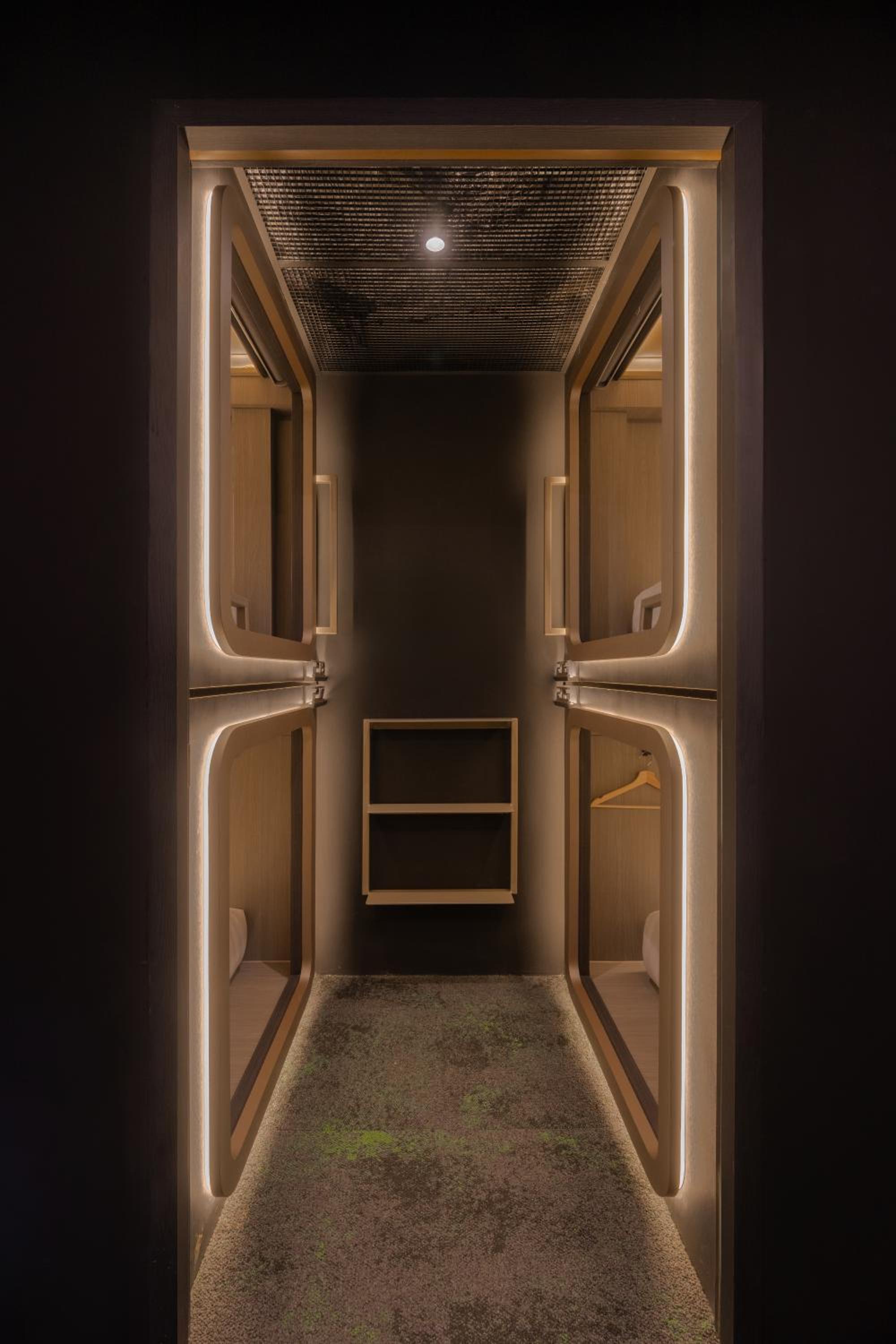 Private Room with 4 Single Capsules (Shared Bathroom)
